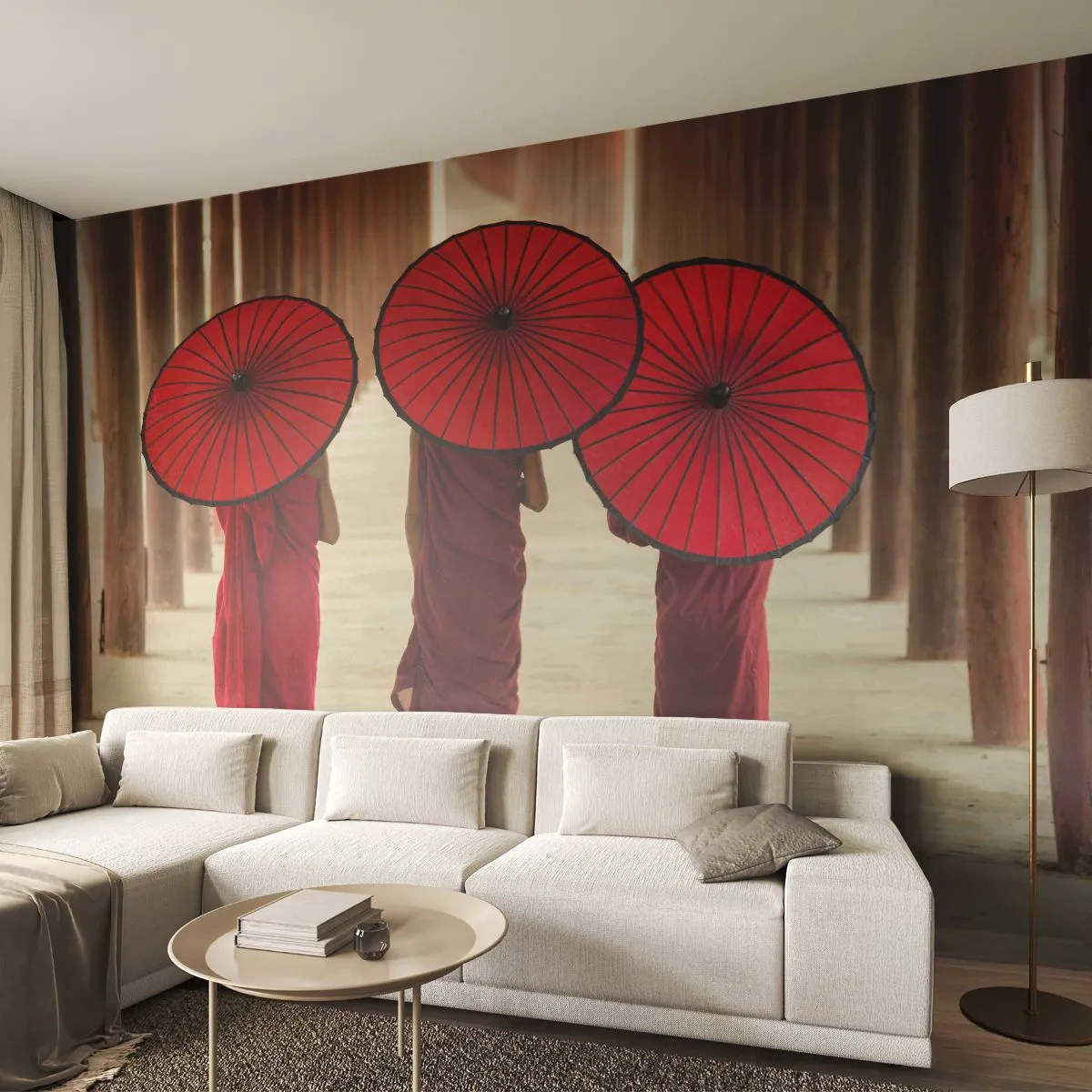 Fototapete Premium Sand - Drei Mönche mit roten Regenschirmen in einem Holzkorridor - 100x70cm - Auf dem Weg ins Reine Land - Moderne Wanddekoration für Wohnzimmer und Schlafzimmer ARTTOR