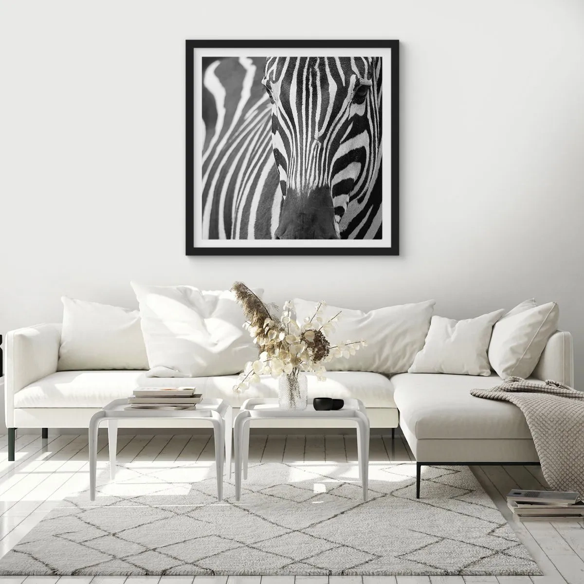 Poster in einem schwarzem Rahmen - Die Welt ist schwarz und weiß - 50x50 cm