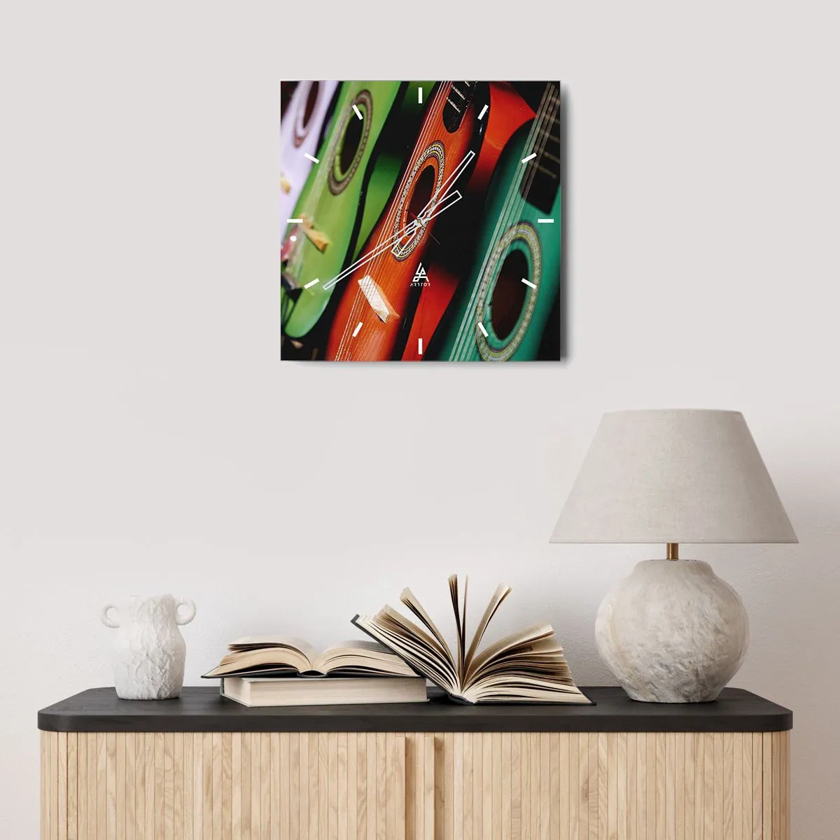Wanduhr - Glasuhr - Bunte Gitarren in verschiedenen Farbtönen in einer Reihe angeordnet - 30x30cm - Die Gitarre hat viele Farben - Moderne Wanddekoration für Wohnzimmer und Schlafzimmer ARTTOR