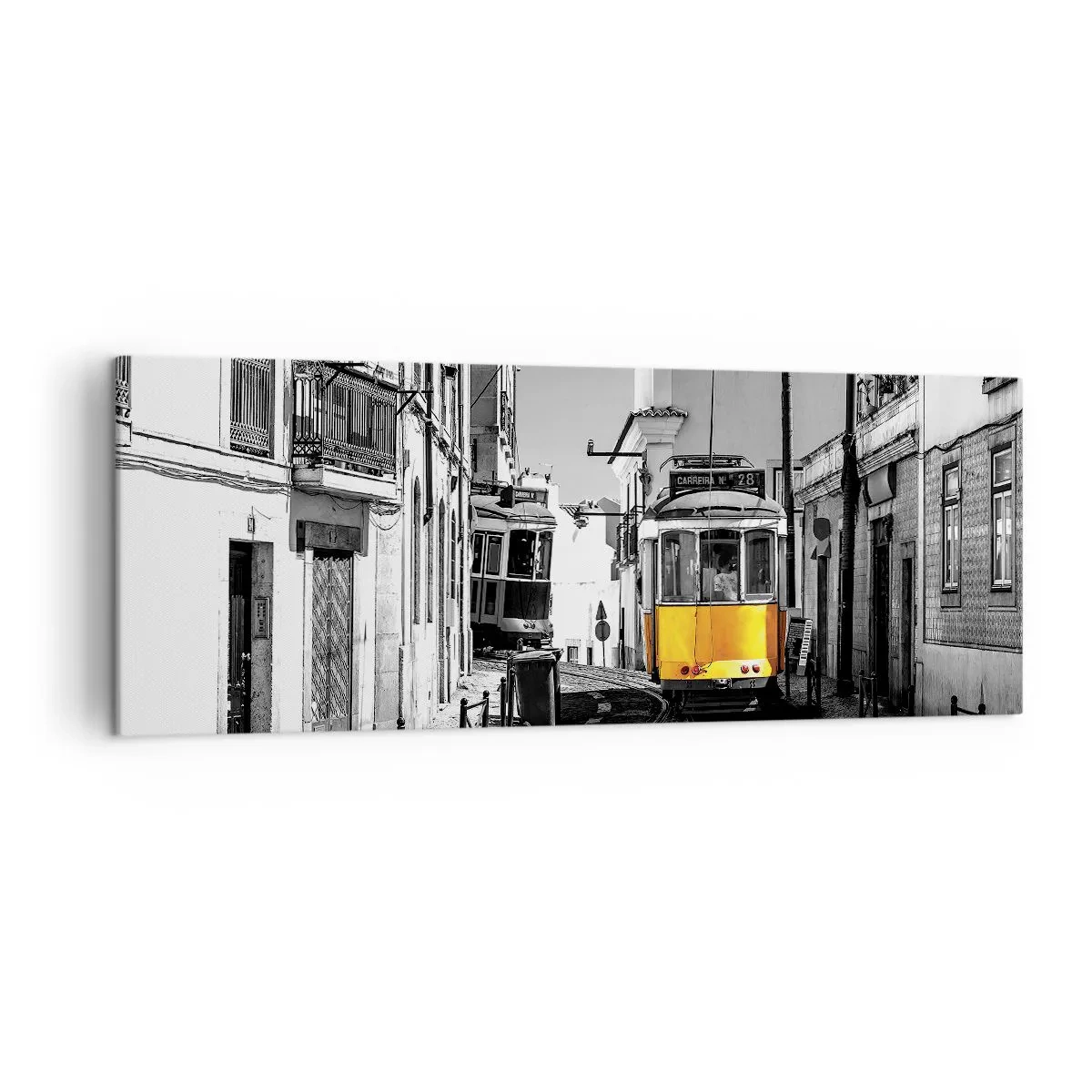 Bild auf Leinwand - Leinwandbild - Eine gelbe Straßenbahn auf den Straßen von Lissabon in einer monochromen Umgebung - 140x50cm - Der Geist von Lissabon - Moderne Wanddekoration für Wohnzimmer und Schlafzimmer ARTTOR