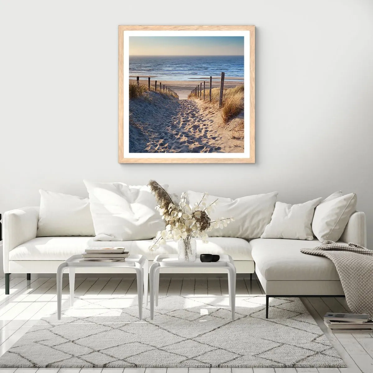 Poster in einem Rahmen aus heller Eiche - Das Rauschen des Meeres, der Gesang der Vögel, ein wilder Strand im Gras ... - 40x40 cm