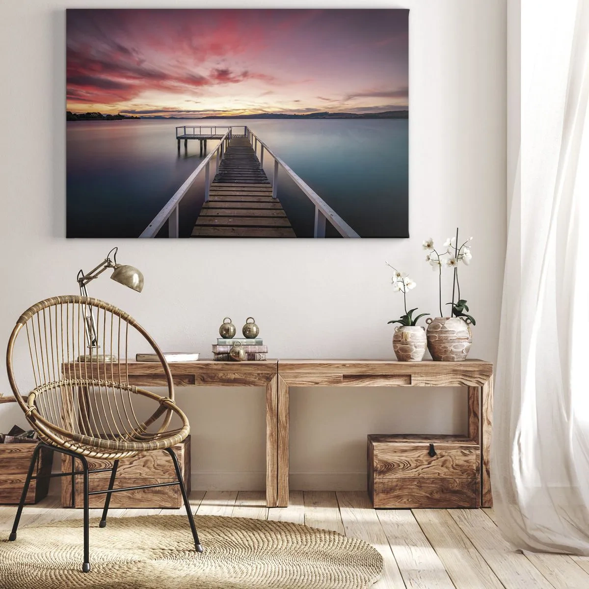 Bild auf Leinwand - Leinwandbild - Ein Steg, der bei Sonnenuntergang zu einem ruhigen See führt - 70x50cm - Die sanfte Flamme des Abends - Moderne Wanddekoration für Wohnzimmer und Schlafzimmer ARTTOR
