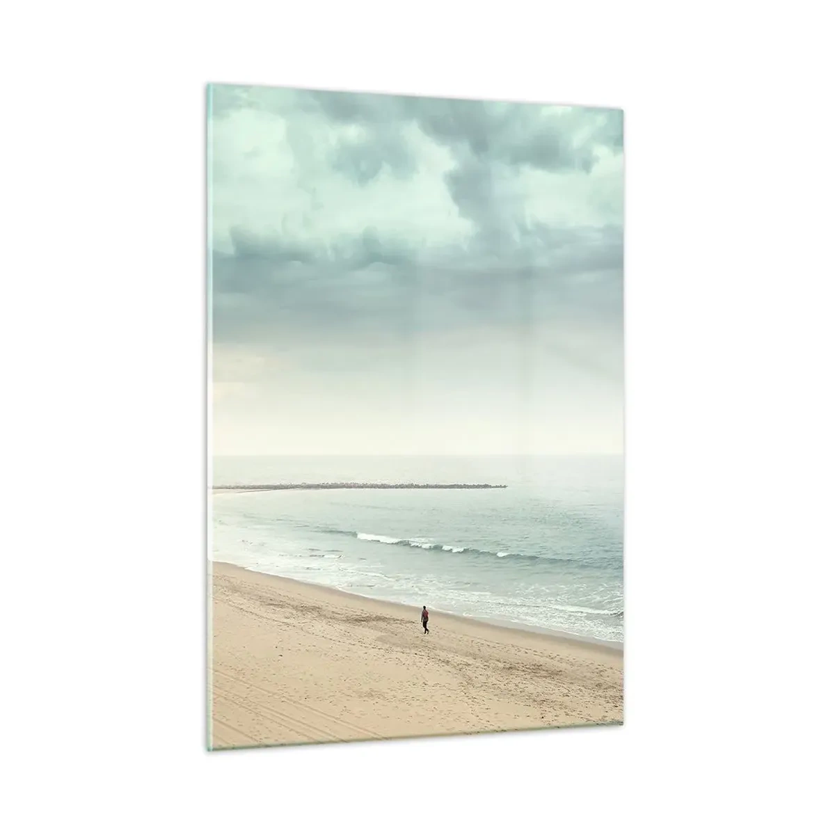 Glasbild - Bild auf glas - Eine Gestalt, die an einem leeren Strand an einem ruhigen Meer entlangspaziert - 50x70cm - Auf der Suche nach Frieden - Moderne Wanddekoration für Wohnzimmer und Schlafzimmer ARTTOR
