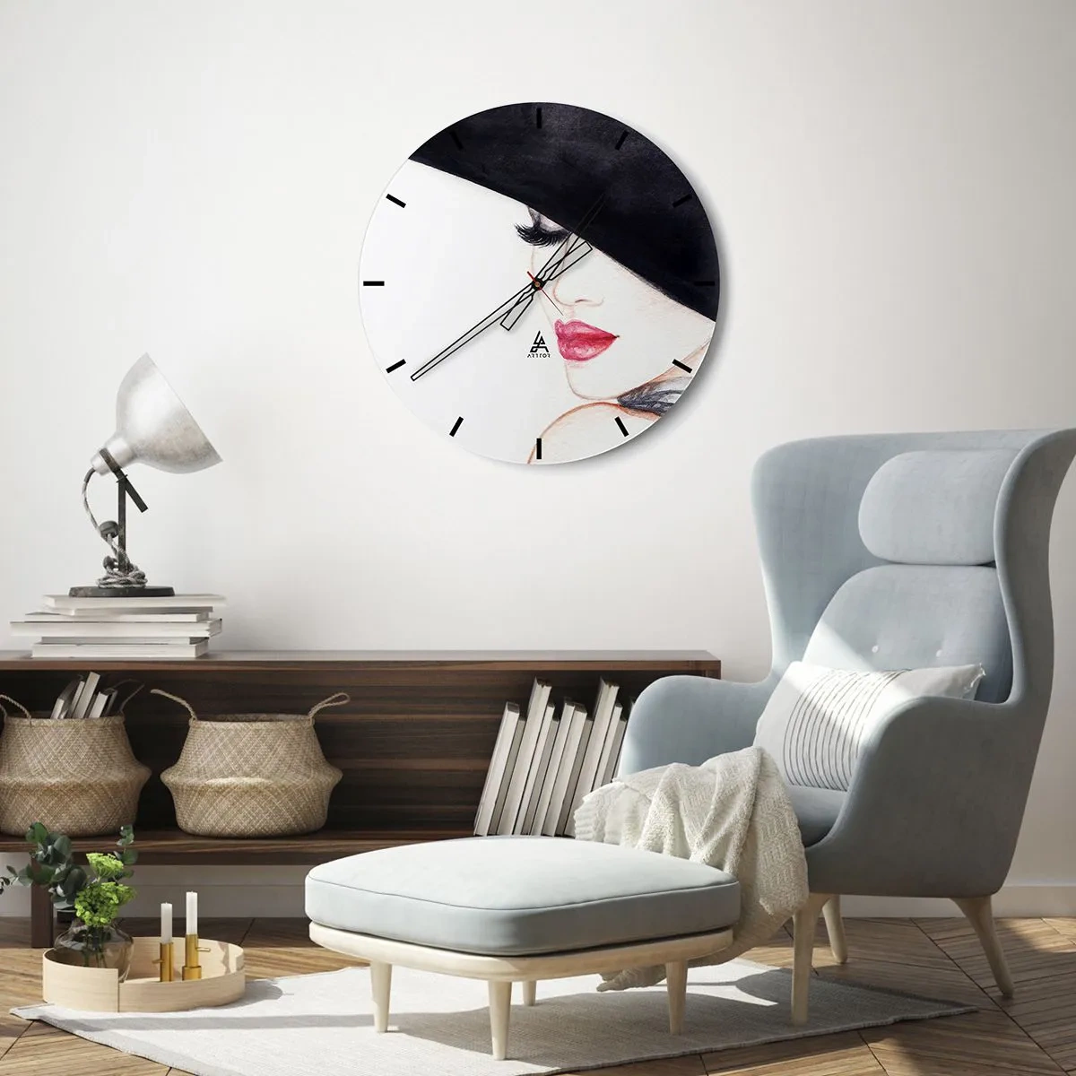 Wanduhr - Glasuhr - Porträt einer Frau mit roten Lippen - 30x30cm - Eleganz und Sinnlichkeit - Moderne Wanddekoration für Wohnzimmer, Küche und Schlafzimmer ARTTOR