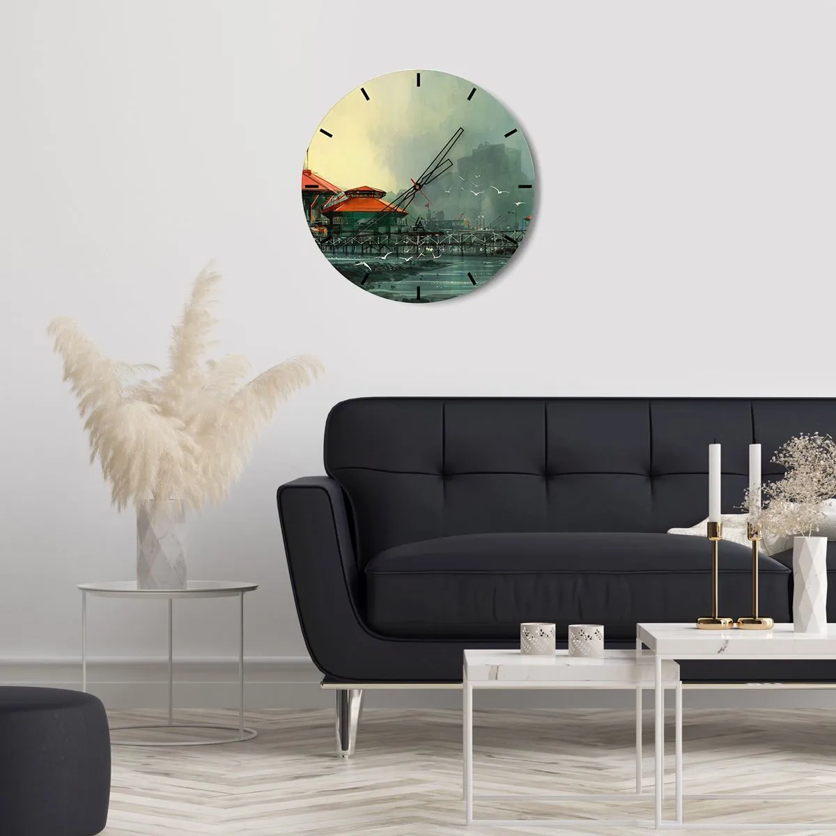 Wanduhr - Glasuhr - Eine Hafenszene mit Pier und Gebäuden vor einem bewölkten Himmel - 30x30cm - Ein sonniger Tag im Hafen - Moderne Wanddekoration für Wohnzimmer, Küche und Schlafzimmer ARTTOR