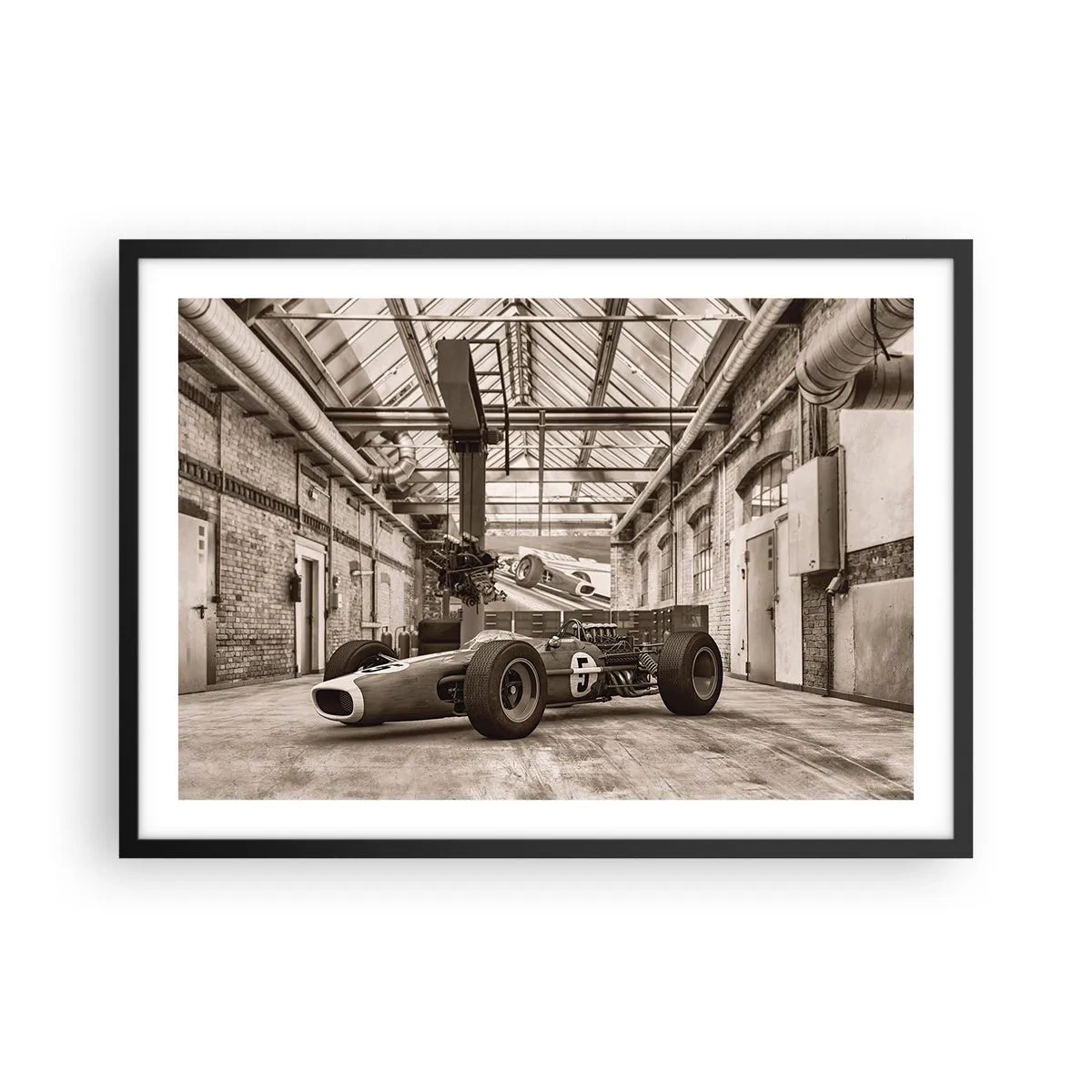 Poster in einem schwarzem Rahmen - Schwarz-weißer Rennwagen in einem industriellen Interieur - 70x50cm - Die Siegerruhe - Moderne Wanddekoration für Wohnzimmer und Schlafzimmer ARTTOR