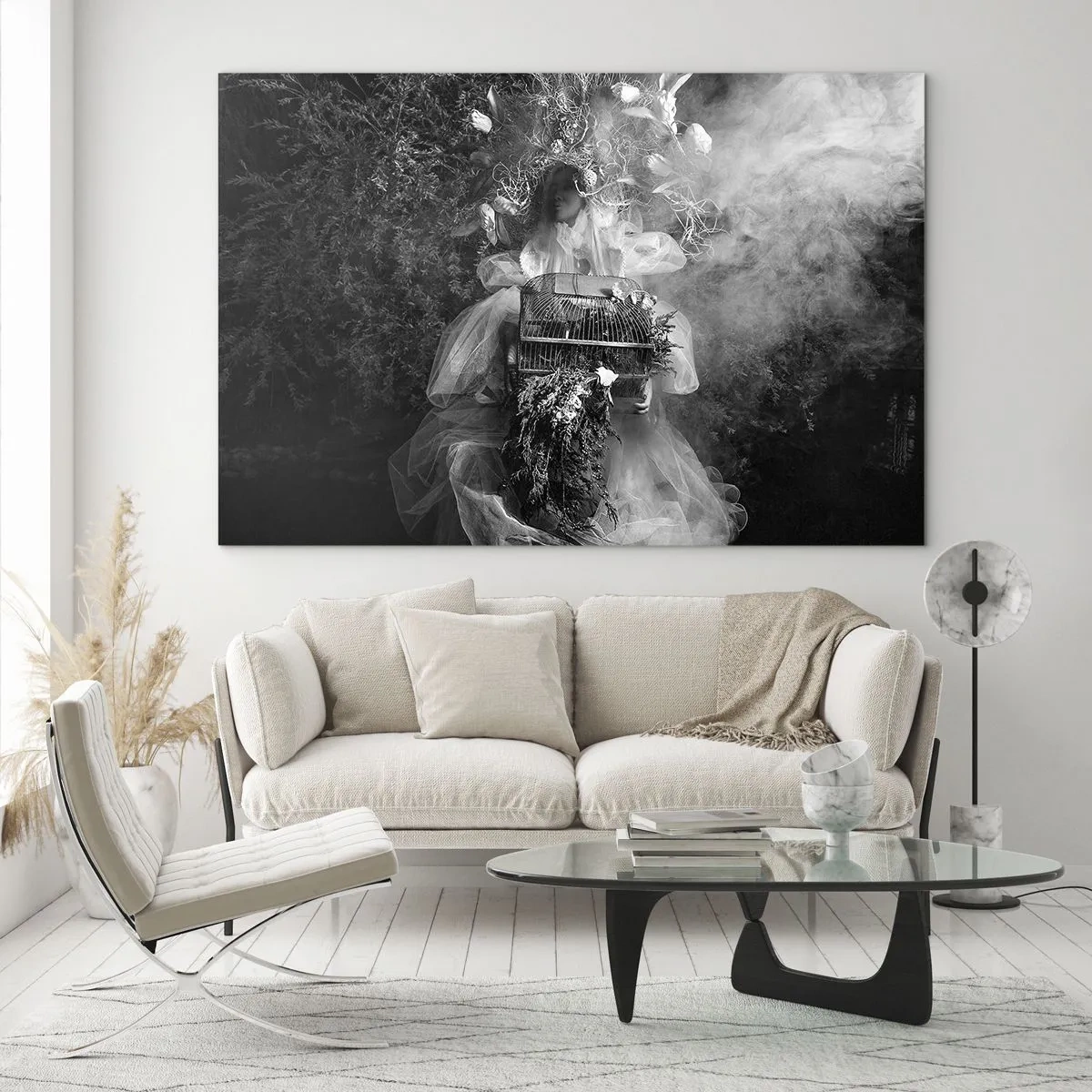Glasbild - Bild auf glas - Frau im Tüll-Käfigkleid und Pflanzenkrone in Schwarz-Weiß - 70x50cm - Mutter selbst - Natur - Moderne Wanddekoration für Wohnzimmer und Schlafzimmer ARTTOR