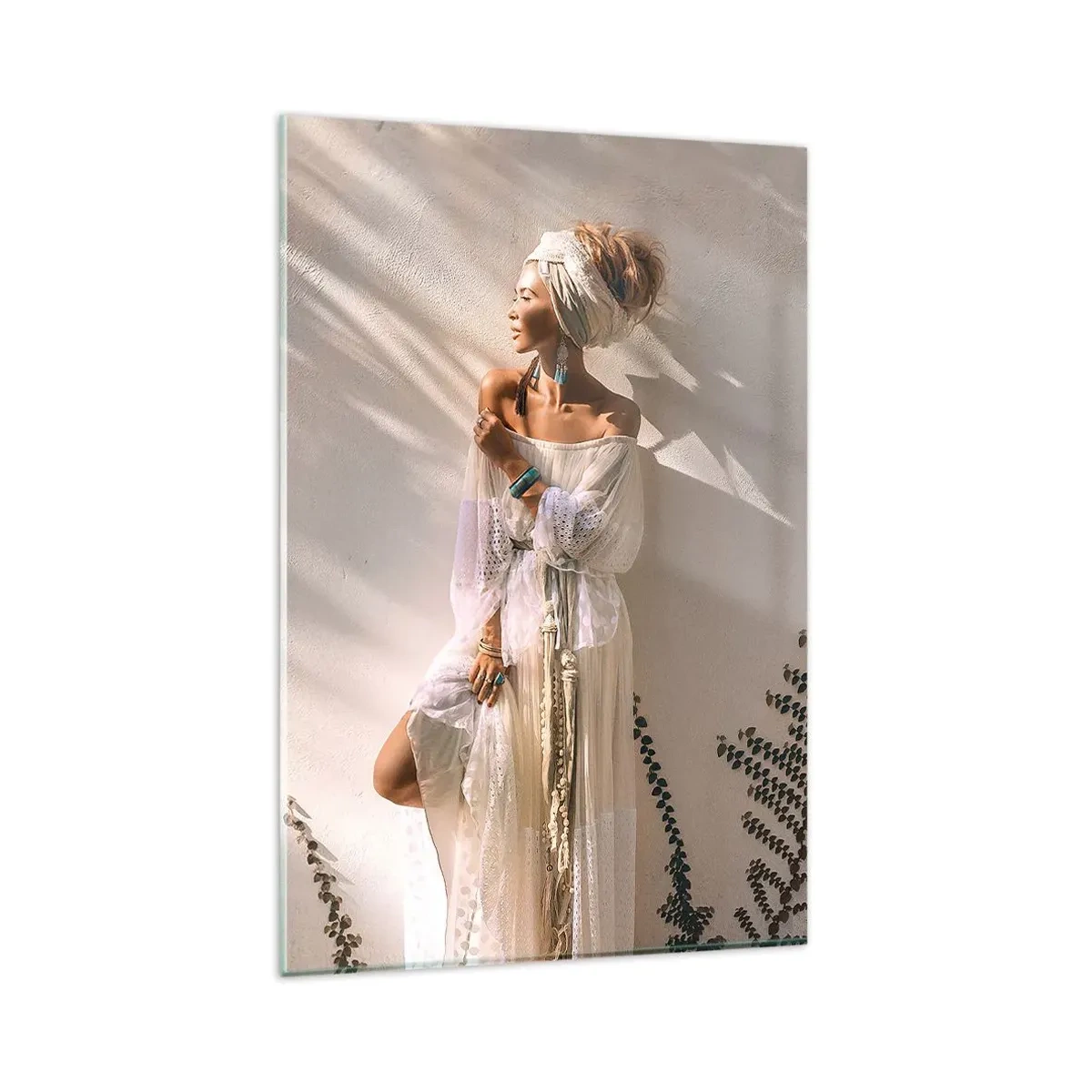 Glasbild - Bild auf glas - Eine Frau im Boho-Stil, beleuchtet von den Sonnenstrahlen - 80x120cm - Die Sonne und das Mädchen - Moderne Wanddekoration für Wohnzimmer und Schlafzimmer ARTTOR