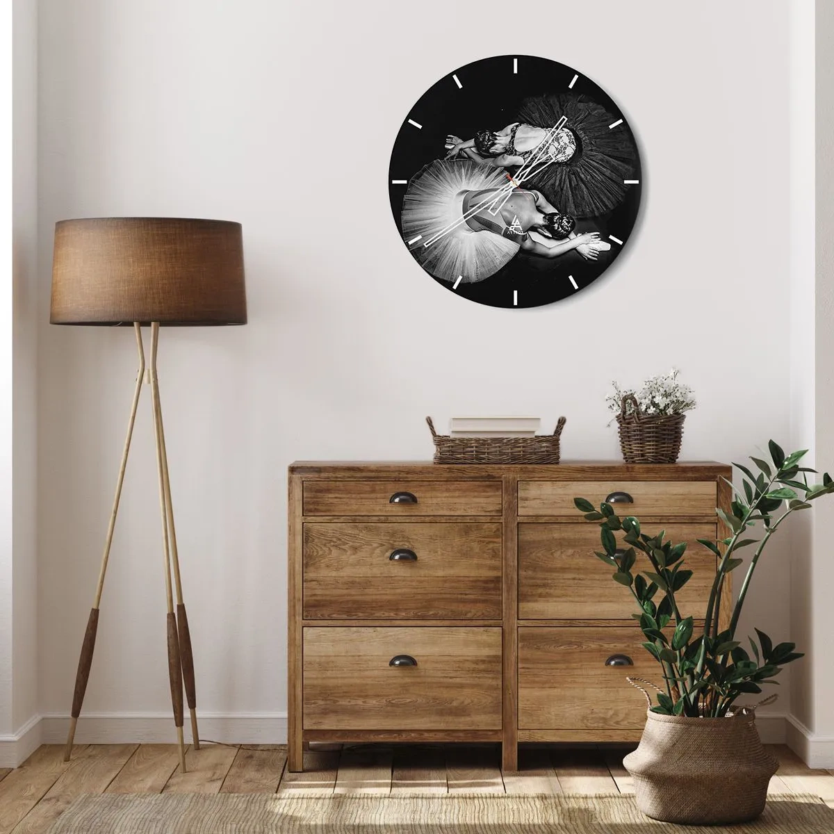 Wanduhr - Glasuhr - Ein Astronaut schwebt im Weltraum über der Erde - 30x30cm - Jin und Jang – perfekte Balance - Moderne Wanddekoration für Wohnzimmer, Küche und Schlafzimmer ARTTOR