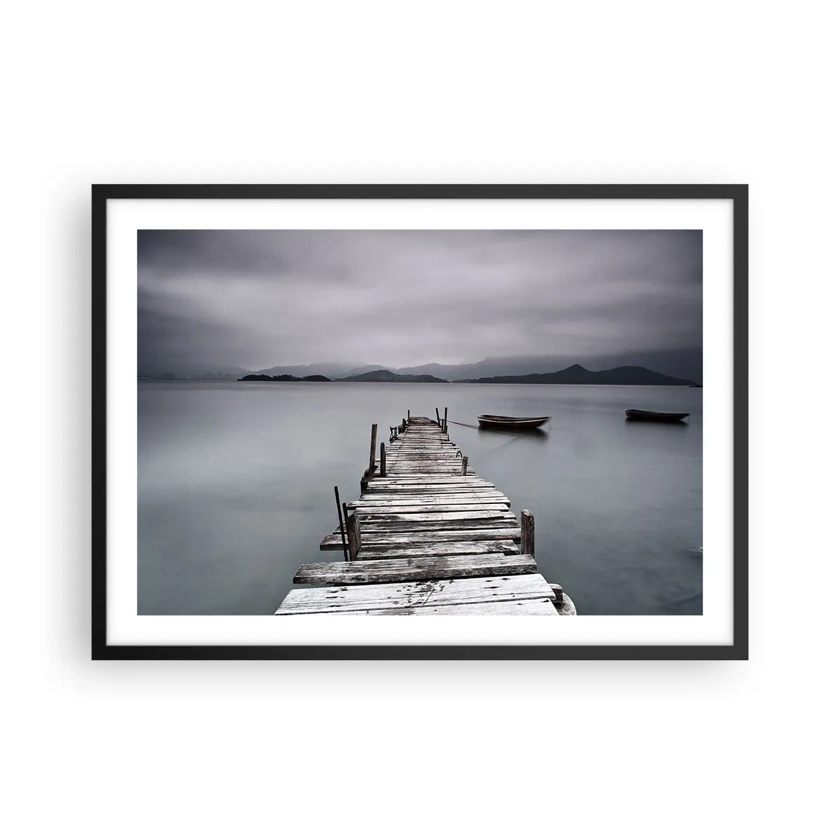 Poster in einem schwarzem Rahmen - Eine Holzbrücke, die zur ruhigen Oberfläche des Sees führt - 70x50cm - Du kannst morgen gehen - Moderne Wanddekoration für Wohnzimmer und Schlafzimmer ARTTOR