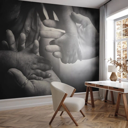 Fototapete Premium Sand - Symbolische Hände von Erwachsenen und Kindern, die in einer Geste der Nähe ineinander verschränkt sind - 100x70cm - Mensch sein - Moderne Wanddekoration für Wohnzimmer und Schlafzimmer ARTTOR