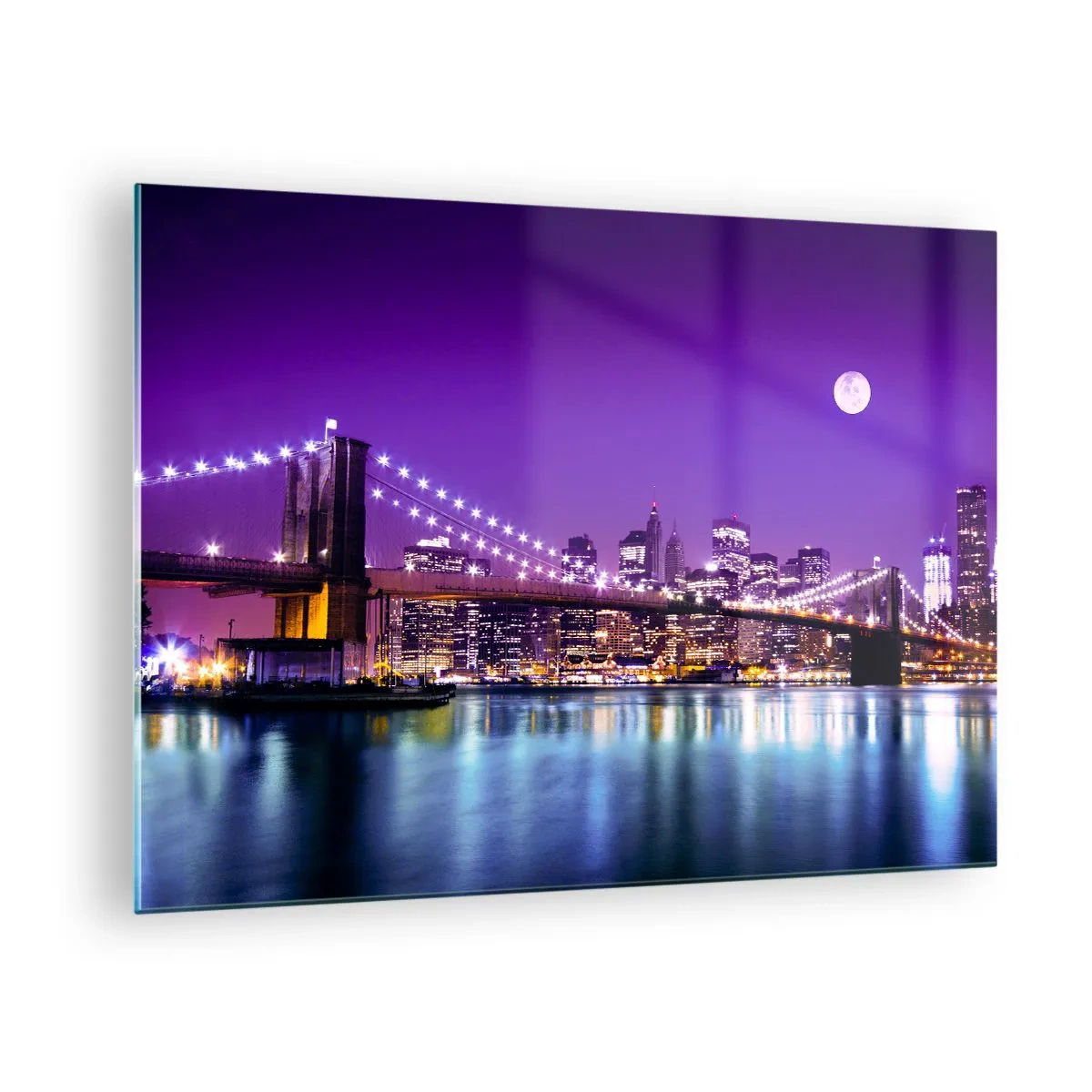 Glasbild - Bild auf glas - Brooklyn Bridge und Manhattan bei Nacht in violetten Farbtönen - 70x50cm - Die Lichter der Großstadt in Lila - Moderne Wanddekoration für Wohnzimmer und Schlafzimmer ARTTOR