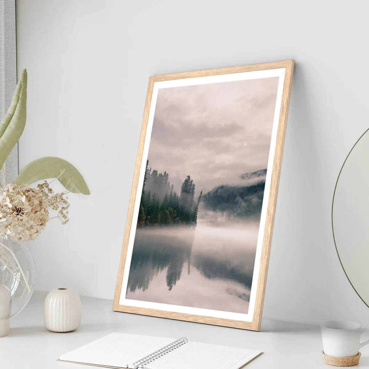 Poster in einem Rahmen aus heller Eiche - In Reflexion, im Nebel - 40x50 cm