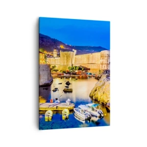 Bild auf Leinwand - Leinwandbild - Ein malerischer Hafen bei Nacht mit beleuchteten Gebäuden - 50x70cm - Beleuchtete Nacht an der Adria - Moderne Wanddekoration für Wohnzimmer und Schlafzimmer ARTTOR