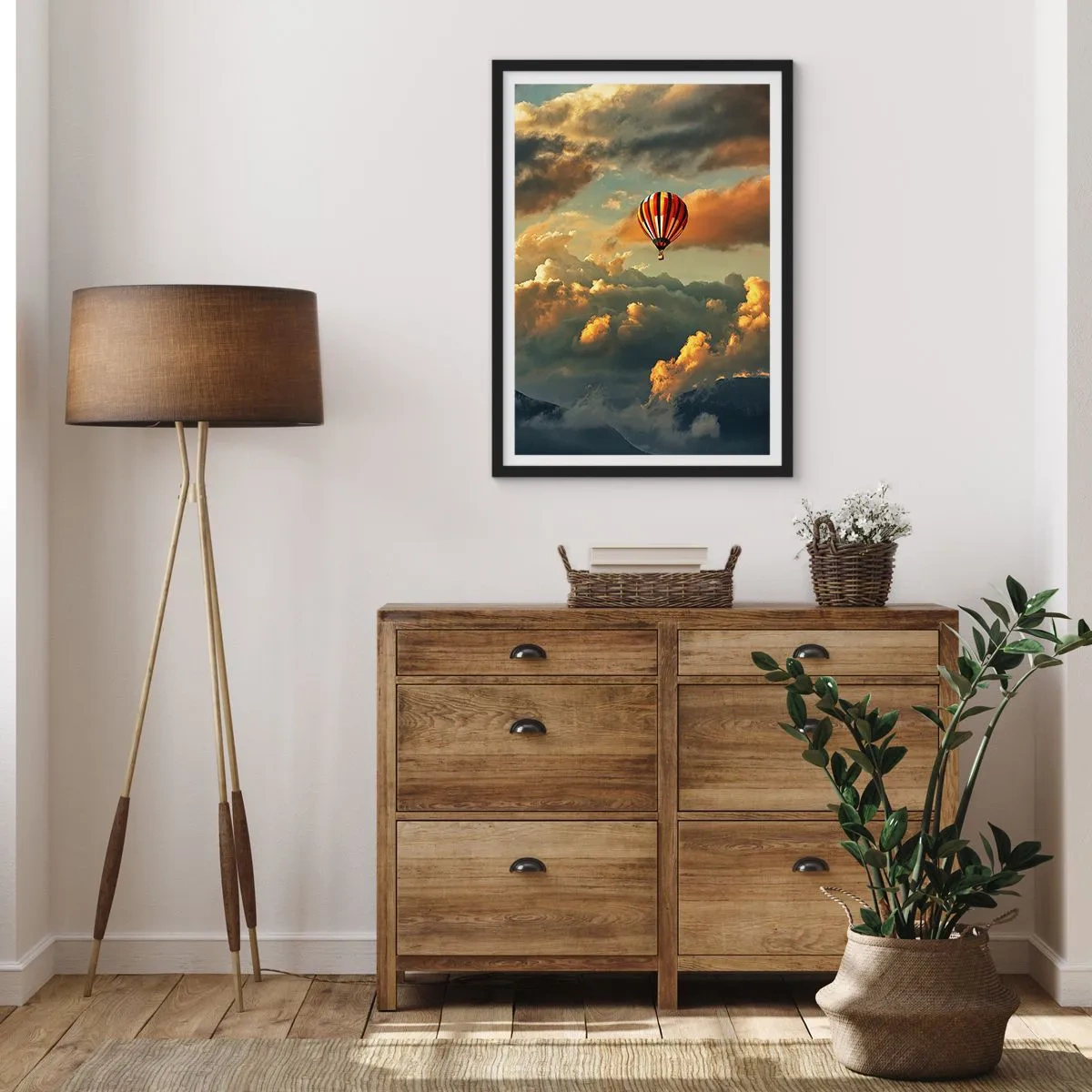 Poster in einem schwarzem Rahmen - Ein Ballon zwischen den Wolken bei Sonnenuntergang - 50x70cm - Ich fliege, weil ich es will - Moderne Wanddekoration für Wohnzimmer und Schlafzimmer ARTTOR