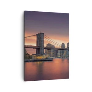 Bild auf Leinwand - Leinwandbild - Nachtpanorama der Stadt mit einer Brücke und einem beleuchteten Himmel - 50x70cm - Eingetaucht in lila Stille - Moderne Wanddekoration für Wohnzimmer und Schlafzimmer ARTTOR