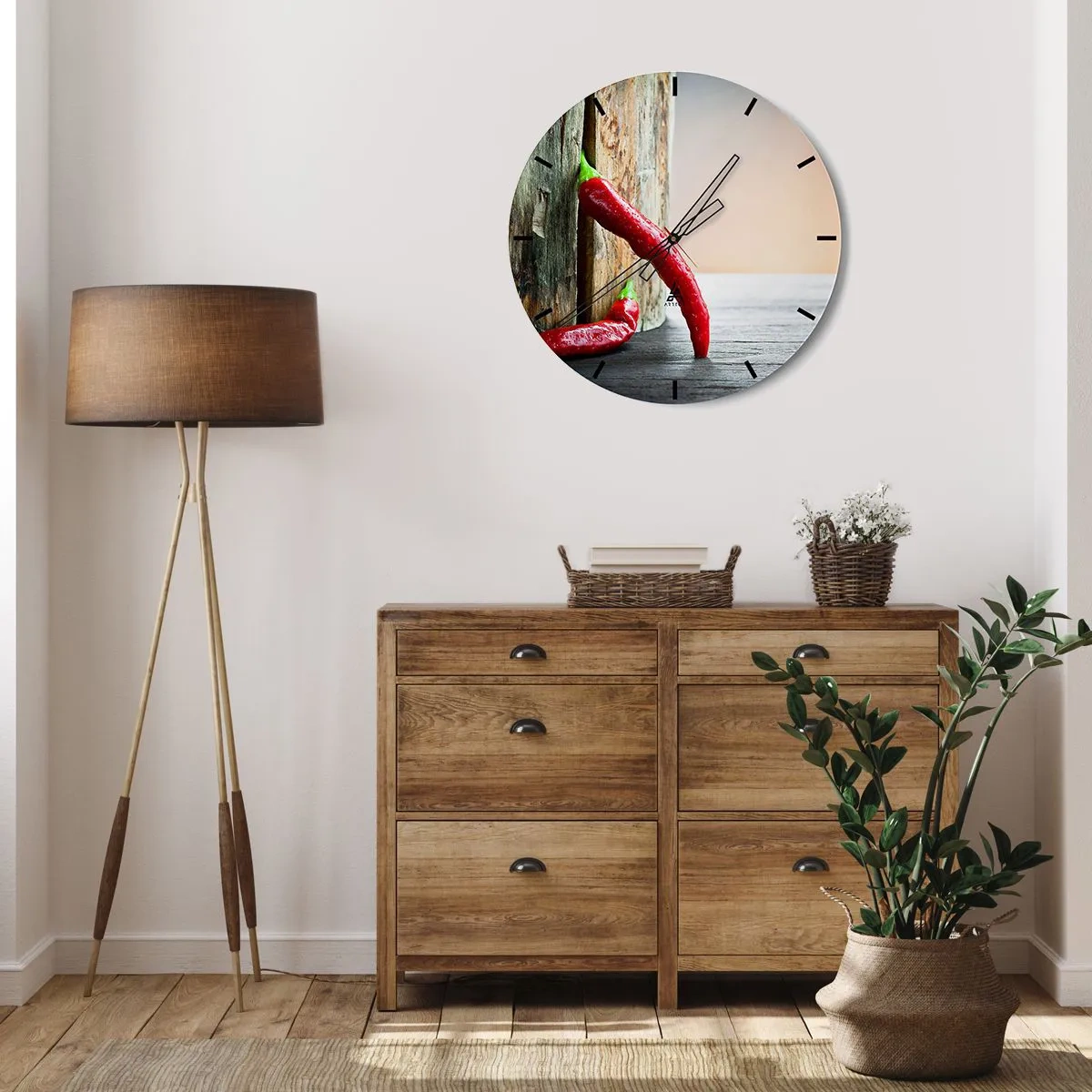 Wanduhr - Glasuhr - Rote Chilischoten auf einem hölzernen Hintergrund - 30x30cm - Red hot chili peppers - Moderne Wanddekoration für Wohnzimmer, Küche und Schlafzimmer ARTTOR