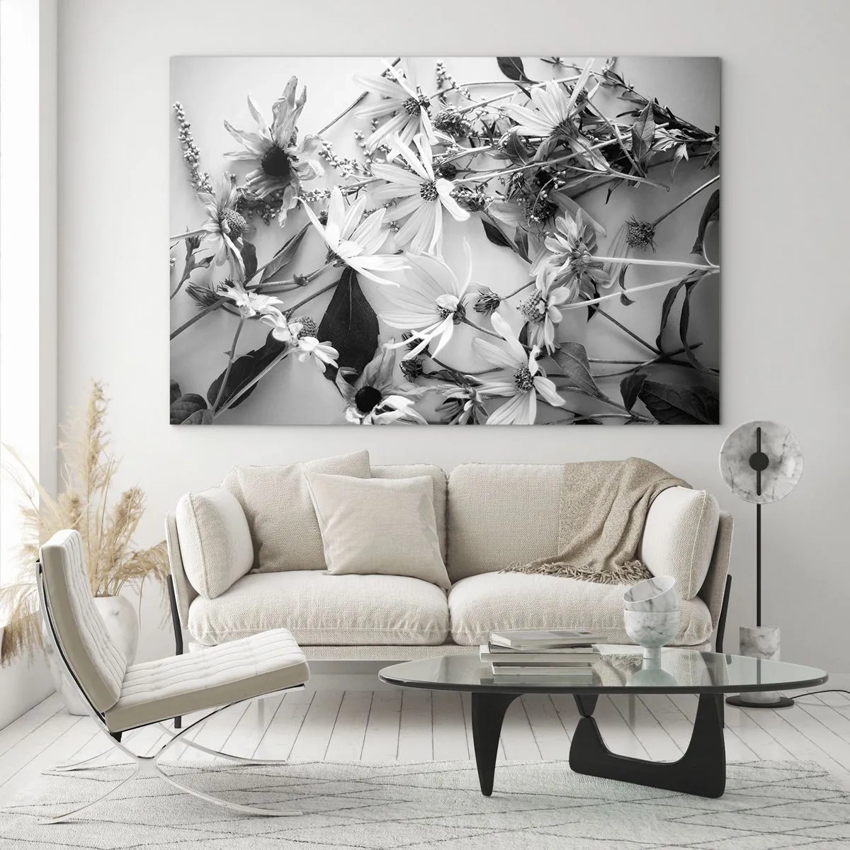 Glasbild - Bild auf glas - Verstreute schwarz-weiße Blumen in einem kunstvollen Arrangement - 120x80cm - Kein Blumenstrauß - Moderne Wanddekoration für Wohnzimmer und Schlafzimmer ARTTOR