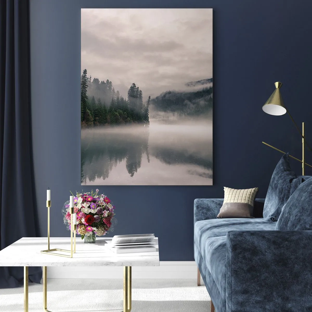 Glasbild - Bild auf glas - Morgendlicher Blick auf einen See im Wald, in Nebel gehüllt - 50x70cm - In Reflexion, im Nebel - Moderne Wanddekoration für Wohnzimmer und Schlafzimmer ARTTOR