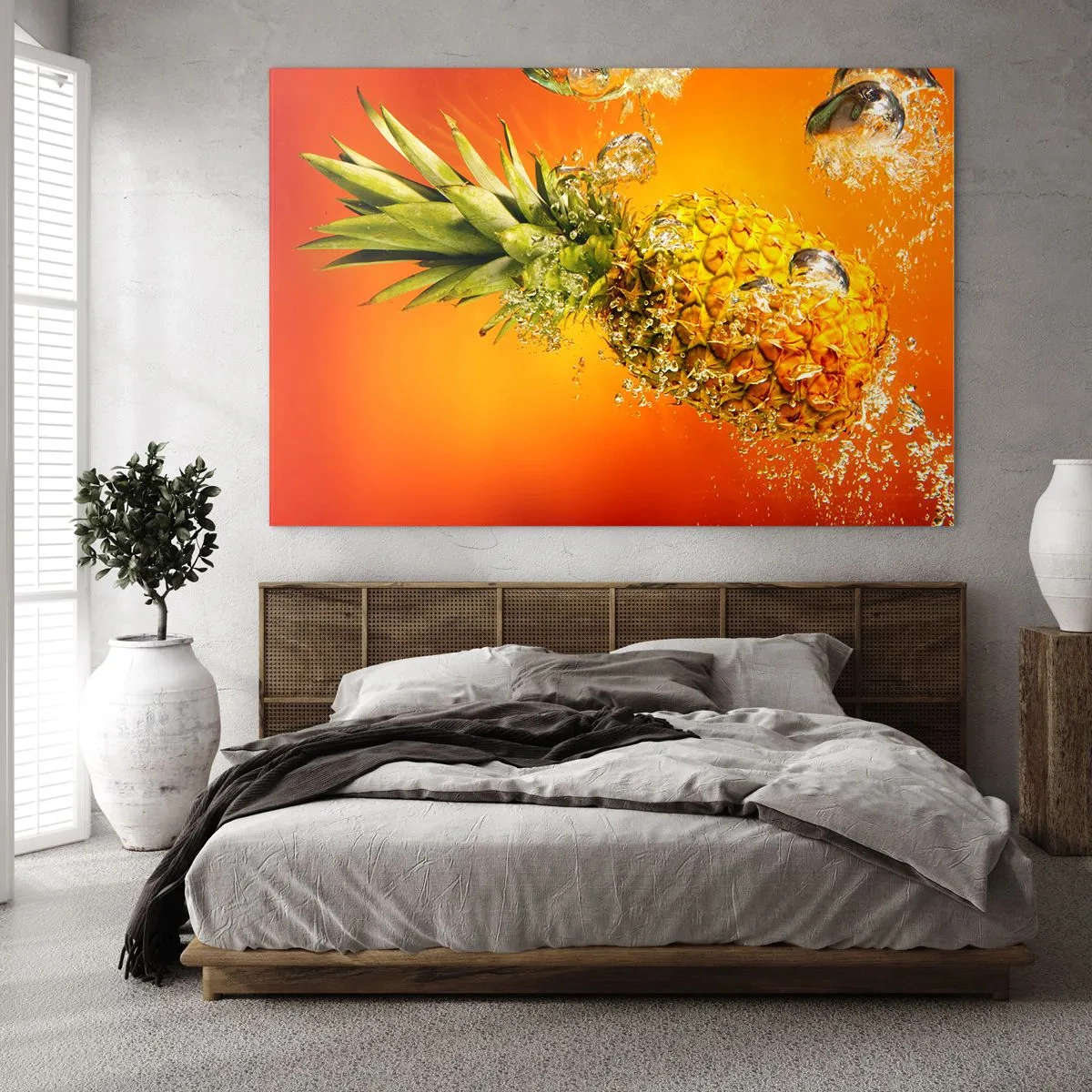 Glasbild - Bild auf glas - Ananas in Wasser getaucht vor einem Hintergrund von intensivem Orange - 100x70cm - Tropisch saftige Frische - Moderne Wanddekoration für Wohnzimmer und Schlafzimmer ARTTOR