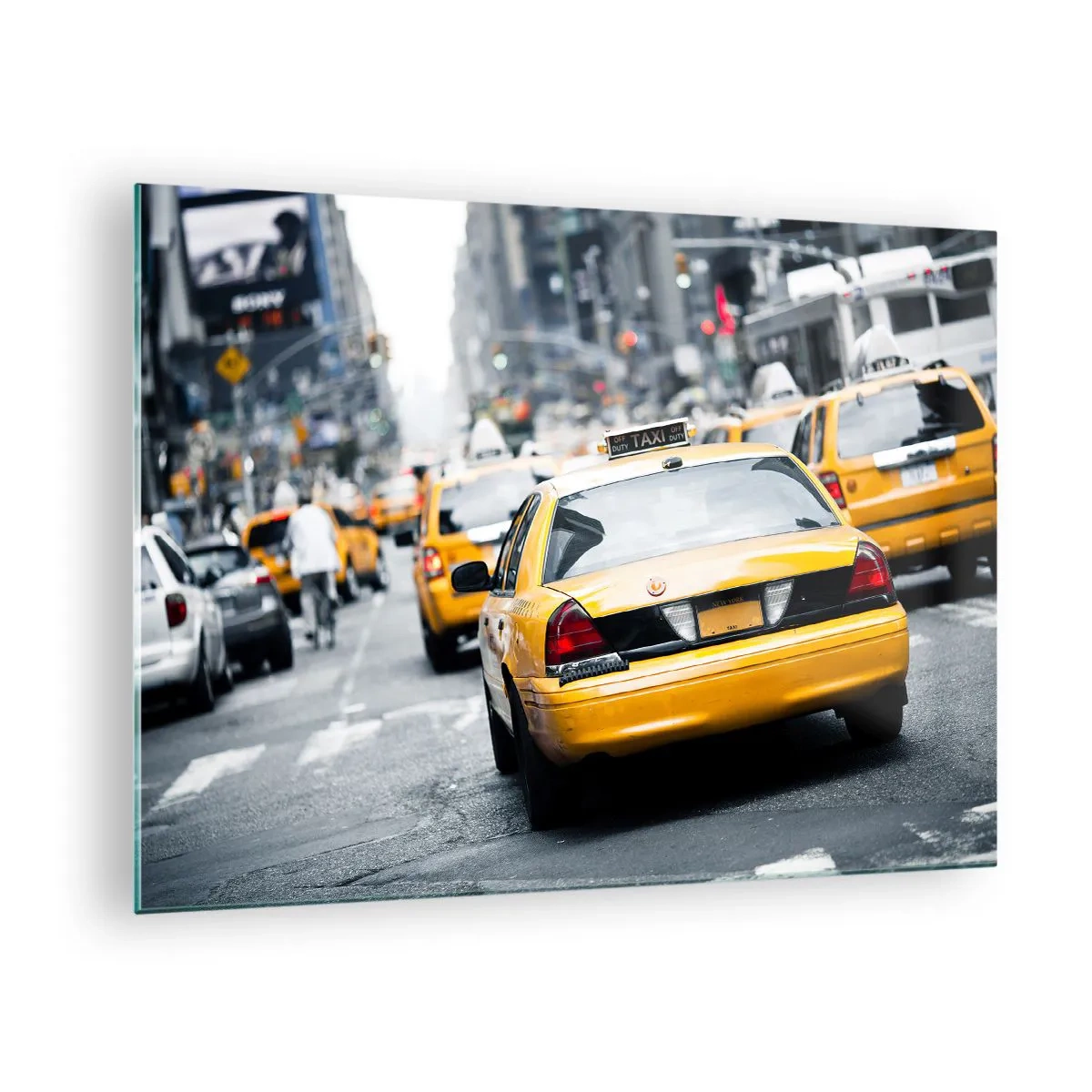 Glasbild - Bild auf glas - Gelbe Taxis auf den Straßen von New York im Großstadttrubel - 70x50cm - Nur in dieser Stadt - Moderne Wanddekoration für Wohnzimmer und Schlafzimmer ARTTOR