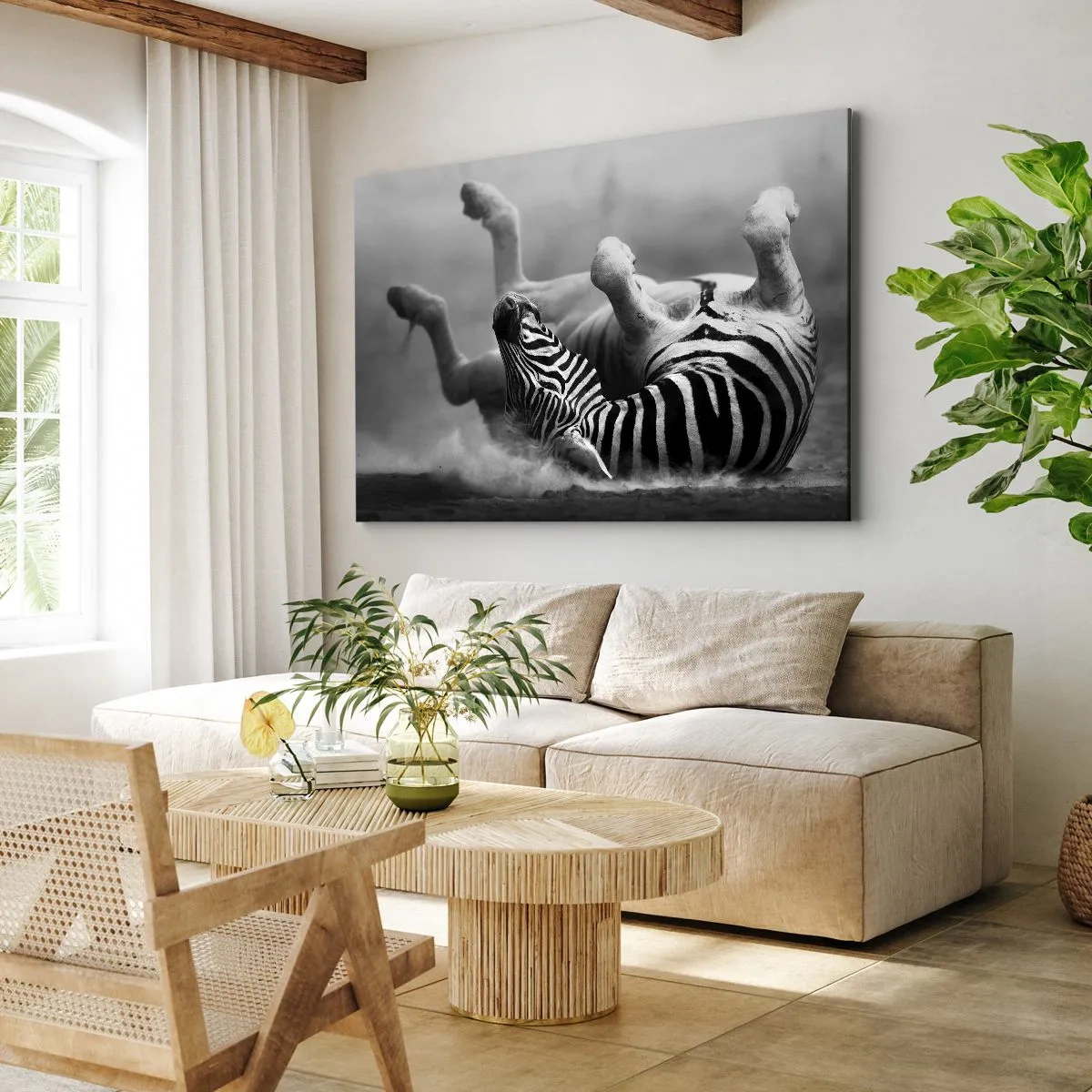 Bild auf Leinwand - Leinwandbild - Ein schwarz-weißes Zebra rollt im Sand - 70x50cm - Nicht nur das Pferd würde lachen - Moderne Wanddekoration für Wohnzimmer und Schlafzimmer ARTTOR