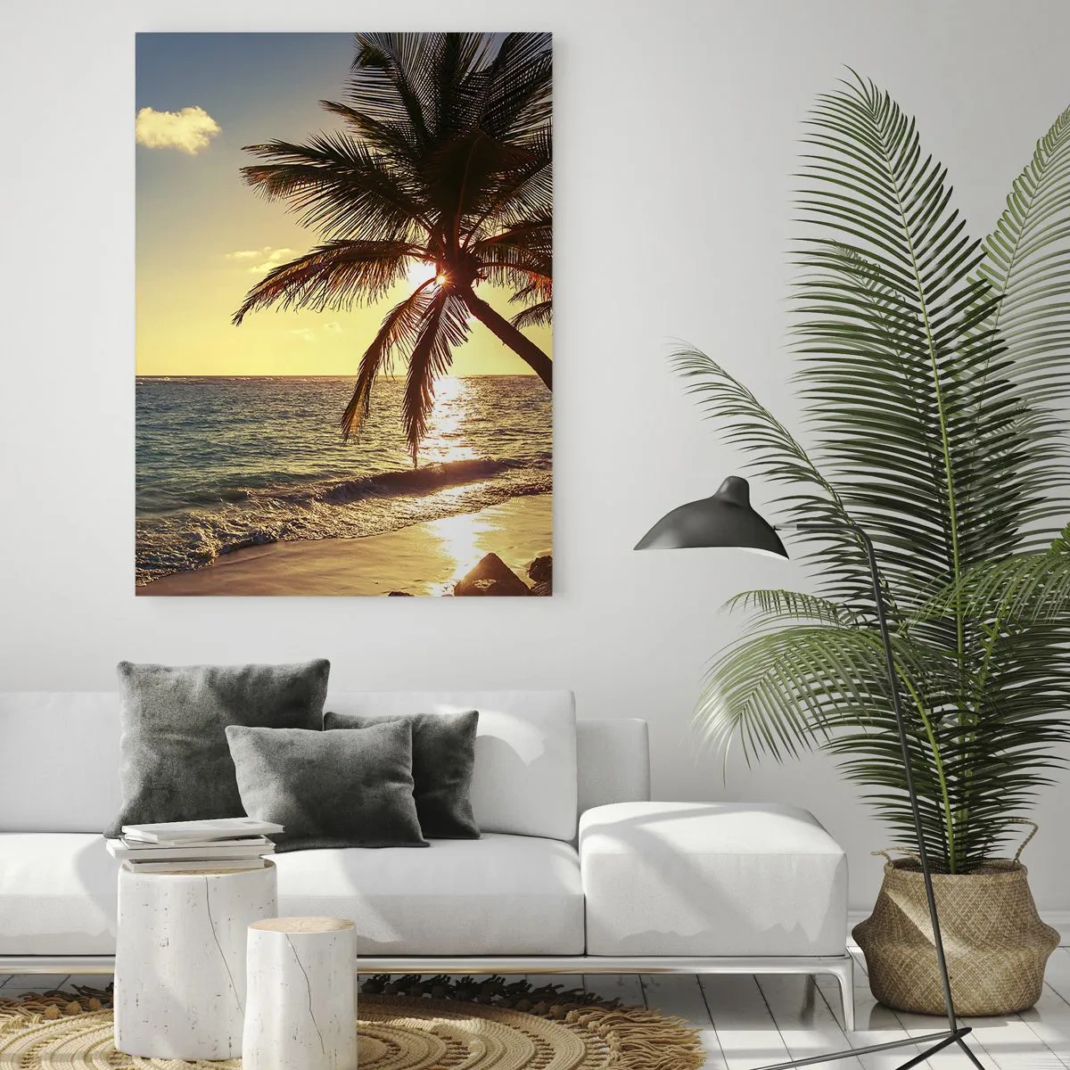 Glasbild - Bild auf glas - Tropischer Strand mit Palmen im Licht der untergehenden Sonne - 50x70cm - Sommer unter Palmen - Moderne Wanddekoration für Wohnzimmer und Schlafzimmer ARTTOR