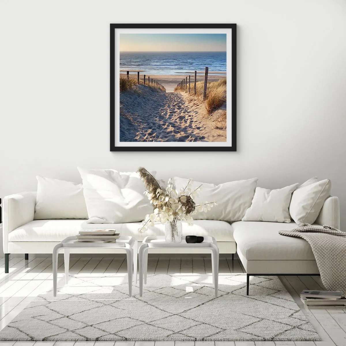 Poster in einem schwarzem Rahmen - Das Rauschen des Meeres, der Gesang der Vögel, ein wilder Strand im Gras ... - 40x40 cm