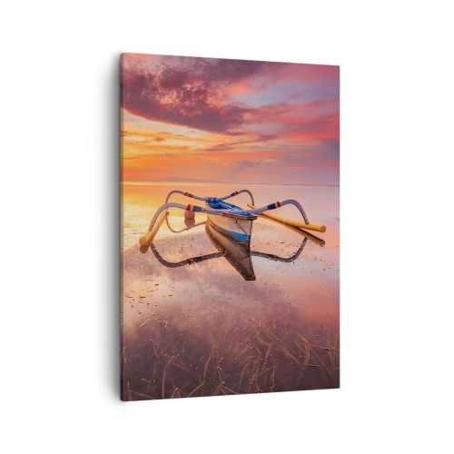 Bild auf Leinwand - Leinwandbild - Ein Boot auf ruhigem Wasser bei Sonnenuntergang - 50x70cm - Die Ruhe eines tropischen Abends - Moderne Wanddekoration für Wohnzimmer und Schlafzimmer ARTTOR