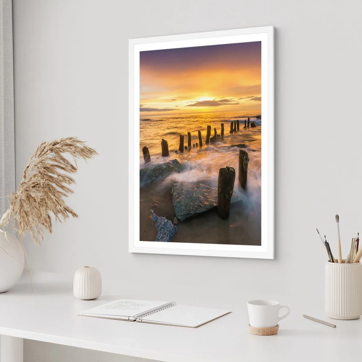 Poster in einem weißen Rahmen - Die raue Schönheit der Ostsee - 61x91 cm