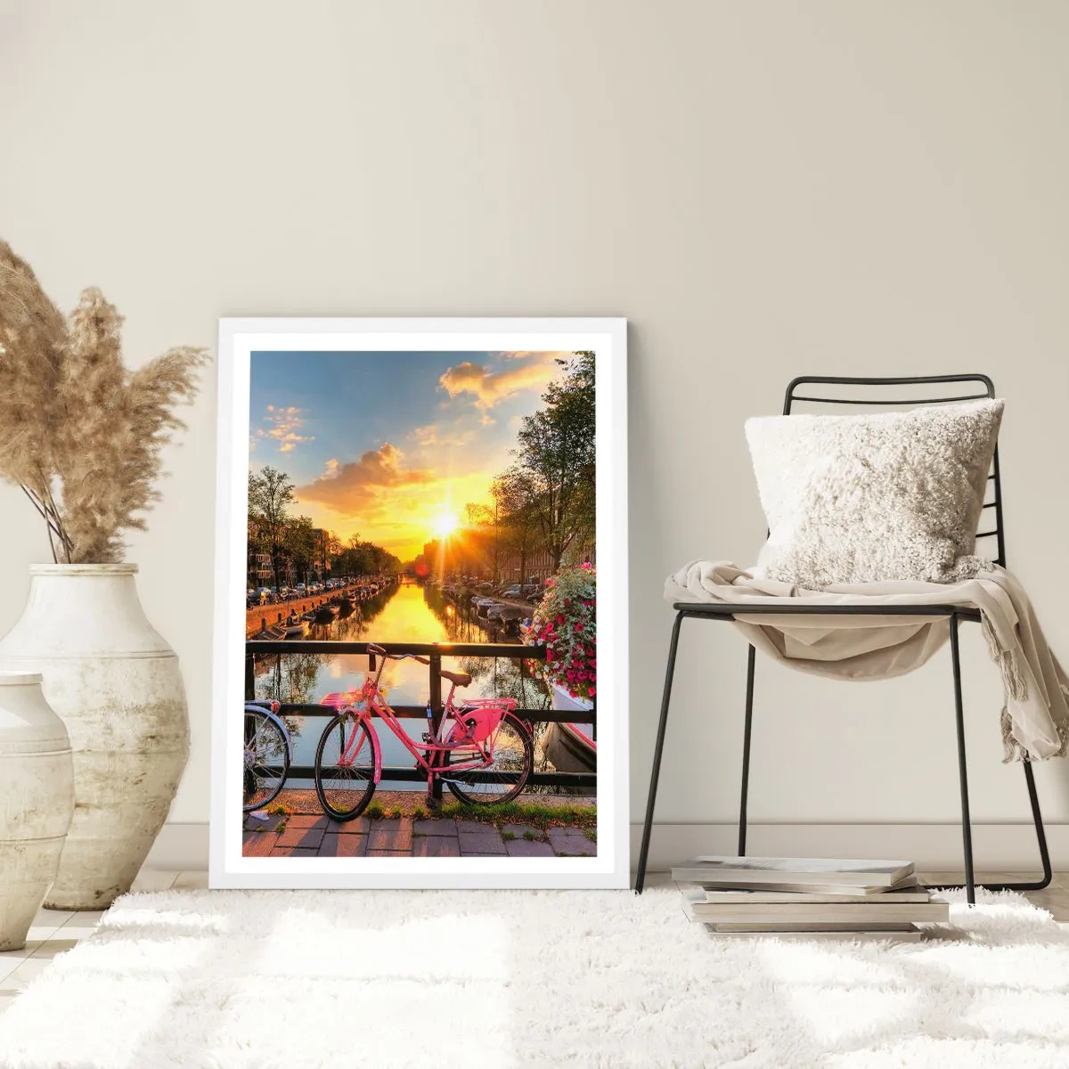 Poster in einem weißen Rahmen - Frühlingsmorgen in Amsterdam - 70x100 cm