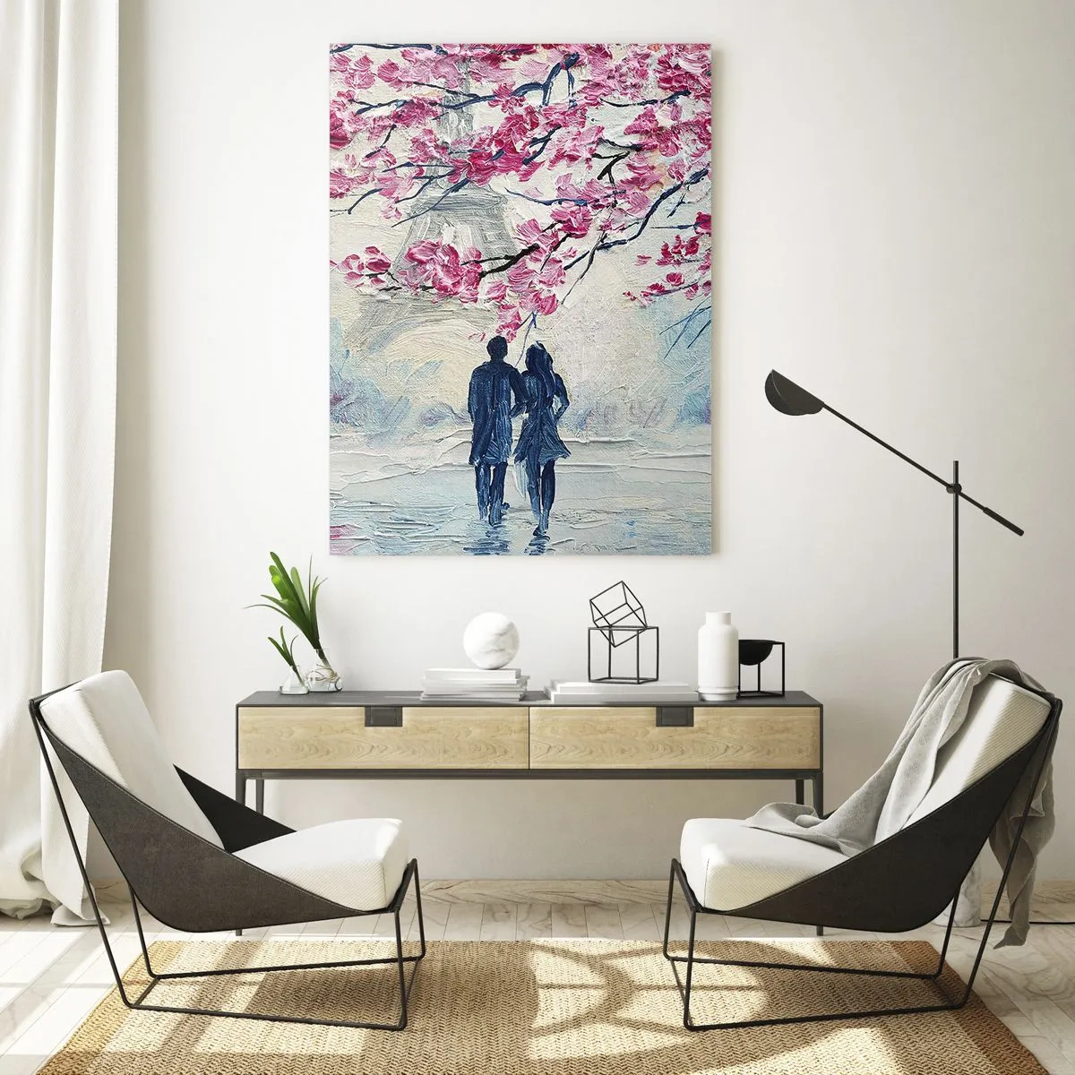 Glasbild - Bild auf glas - Ein Paar unter blühenden rosa Bäumen in romantischer Umgebung - 70x100cm - Romantischer Spaziergang - Moderne Wanddekoration für Wohnzimmer und Schlafzimmer ARTTOR