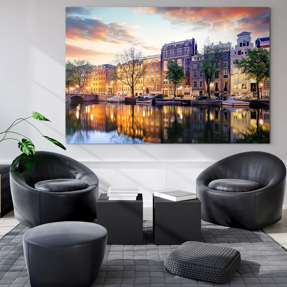 Glasbild - Bild auf glas - Amsterdamer Kanal bei Sonnenuntergang mit Spiegelbild im Wasser - 120x80cm - Zurückhaltende und gelassene niederländische Schönheit - Moderne Wanddekoration für Wohnzimmer und Schlafzimmer ARTTOR