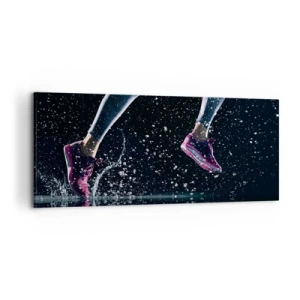 Bild auf Leinwand - Leinwandbild - Eine dynamische Aufnahme eines Laufs im Regen vor schwarzem Hintergrund - 120x50cm - Wie viel Kraft in den Beinen - Moderne Wanddekoration für Wohnzimmer und Schlafzimmer ARTTOR