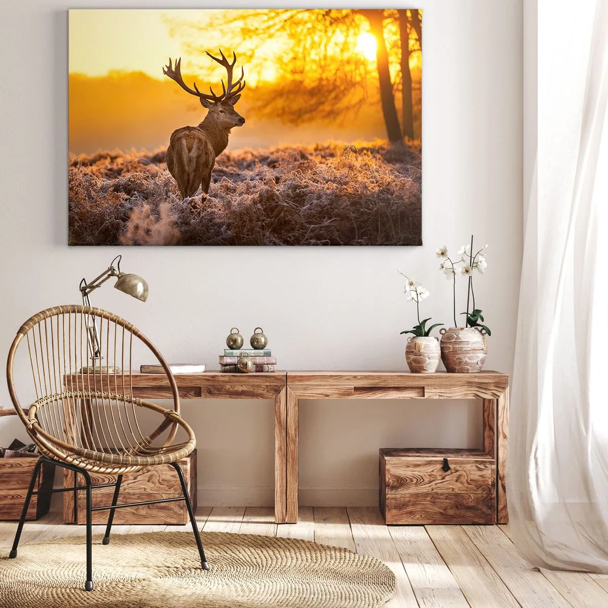 Bild auf Leinwand - Leinwandbild - Ein Hirsch vor dem Hintergrund eines herbstlichen Waldes, der von der goldenen Sonne beleuchtet wird - 70x50cm - König des Herbstwaldes - Moderne Wanddekoration für Wohnzimmer und Schlafzimmer ARTTOR