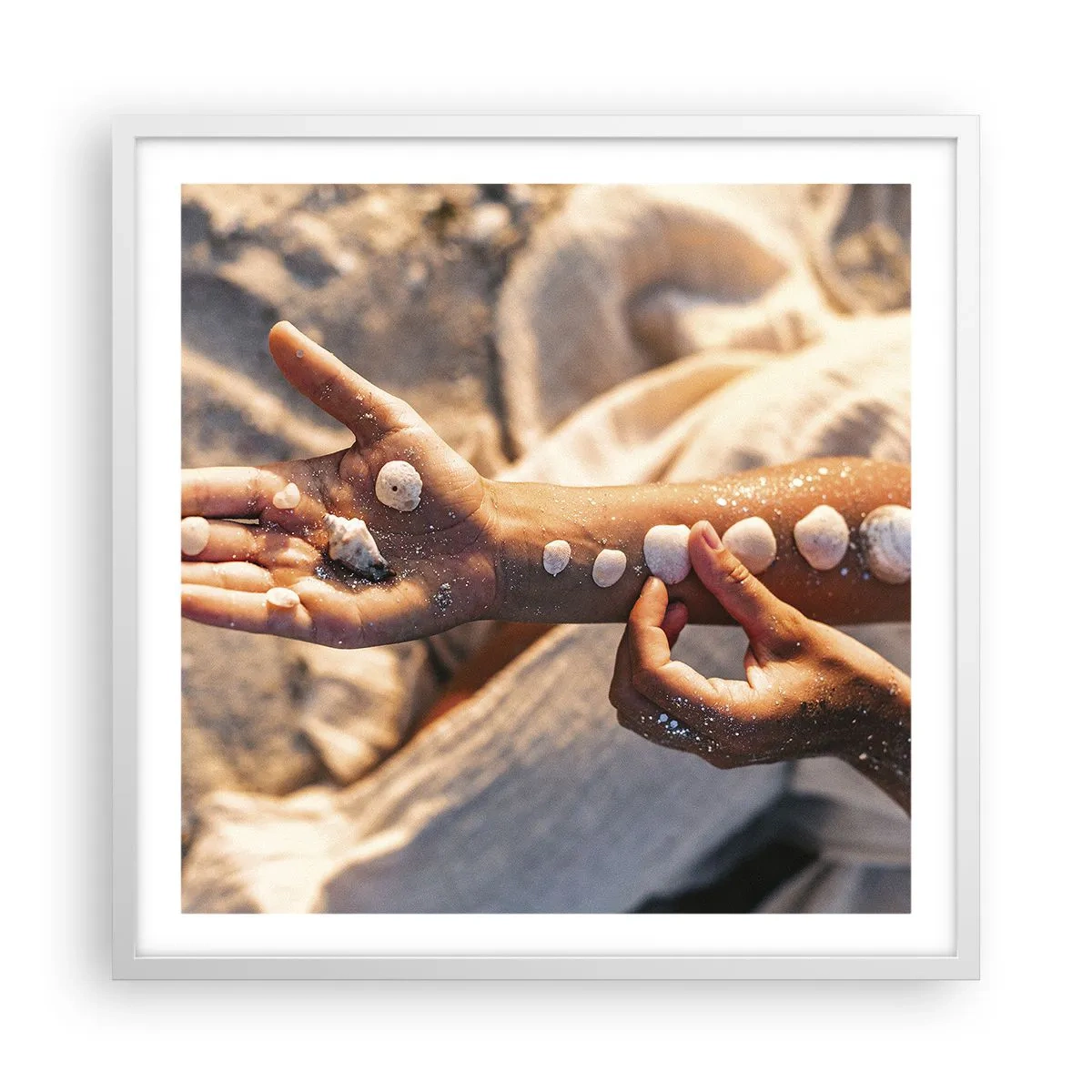 Poster in einem weißen Rahmen - Schönheit an Ihren Fingerspitzen - 60x60 cm