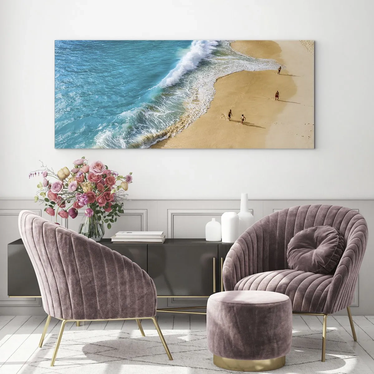 Glasbild - Bild auf glas - Ein Strand mit türkisfarbenem Wasser und herumlaufenden Menschen - 120x50cm - Und dann die Sonne, der Strand… - Moderne Wanddekoration für Wohnzimmer und Schlafzimmer ARTTOR
