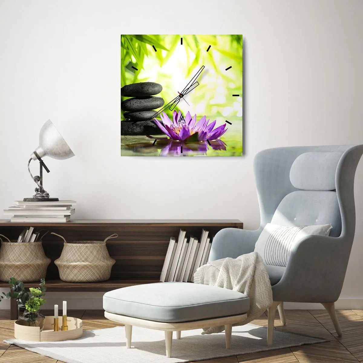 Wanduhr - Glasuhr - Ein Stapel Zen-Steine und eine Lotusblume vor einem Hintergrund aus Bambusblättern. - 30x30cm - In einem Bambusbusch - Moderne Wanddekoration für Wohnzimmer und Schlafzimmer ARTTOR