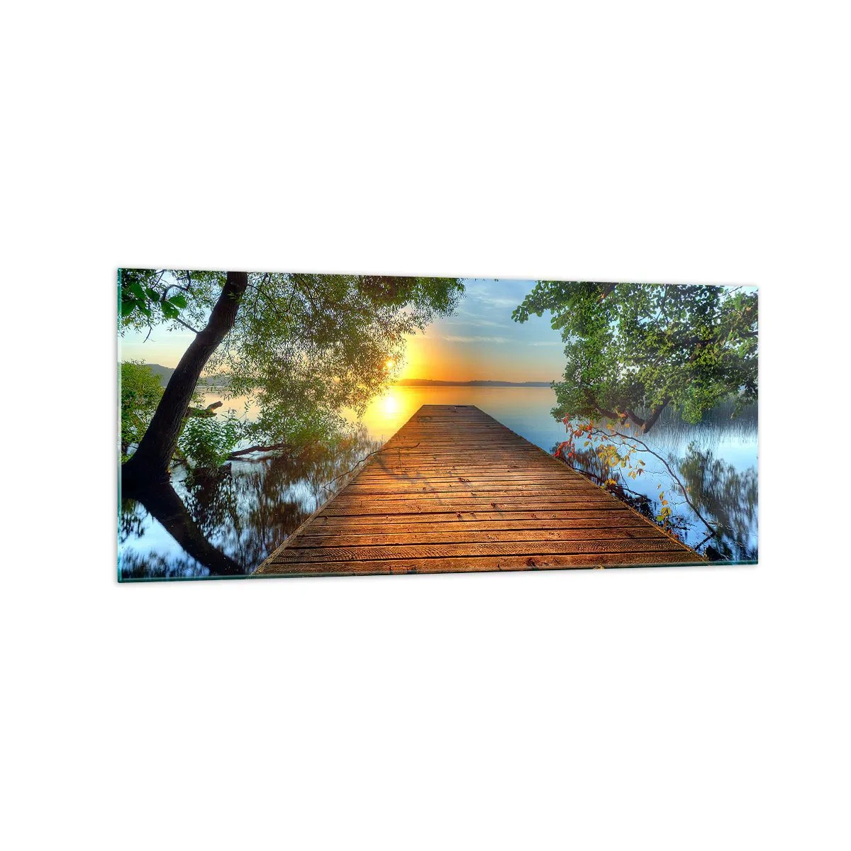 Glasbild - Bild auf glas - Ein von Grün umgebener Holzsteg bei Sonnenuntergang - 120x50cm - Nimm dir Zeit, setz dich hin - Moderne Wanddekoration für Wohnzimmer und Schlafzimmer ARTTOR