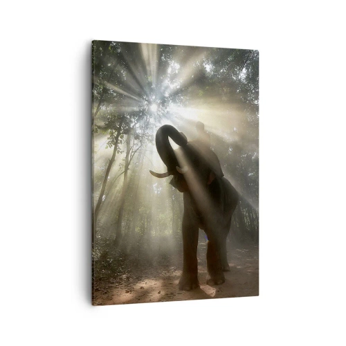 Bild auf Leinwand - Leinwandbild - Ein Elefant im Wald, umgeben von Lichtstrahlen im Morgennebel - 50x70cm - Unter dem Glücksstern - Moderne Wanddekoration für Wohnzimmer und Schlafzimmer ARTTOR