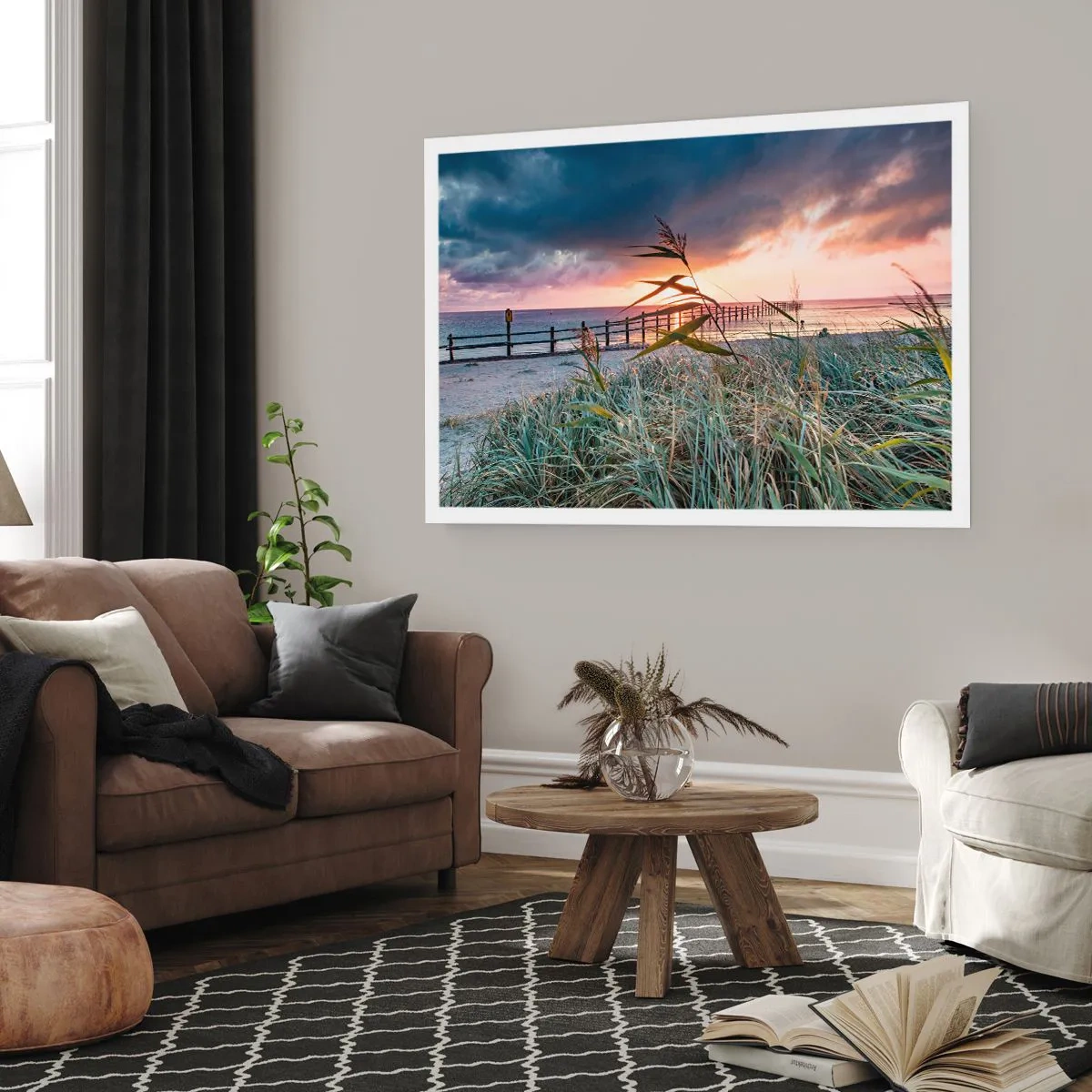 Poster - Strand bei Sonnenuntergang mit Gräsern im Vordergrund - 100x70cm - Es vergeht nicht mit dem Wind - Moderne Wanddekoration für Wohnzimmer und Schlafzimmer ARTTOR