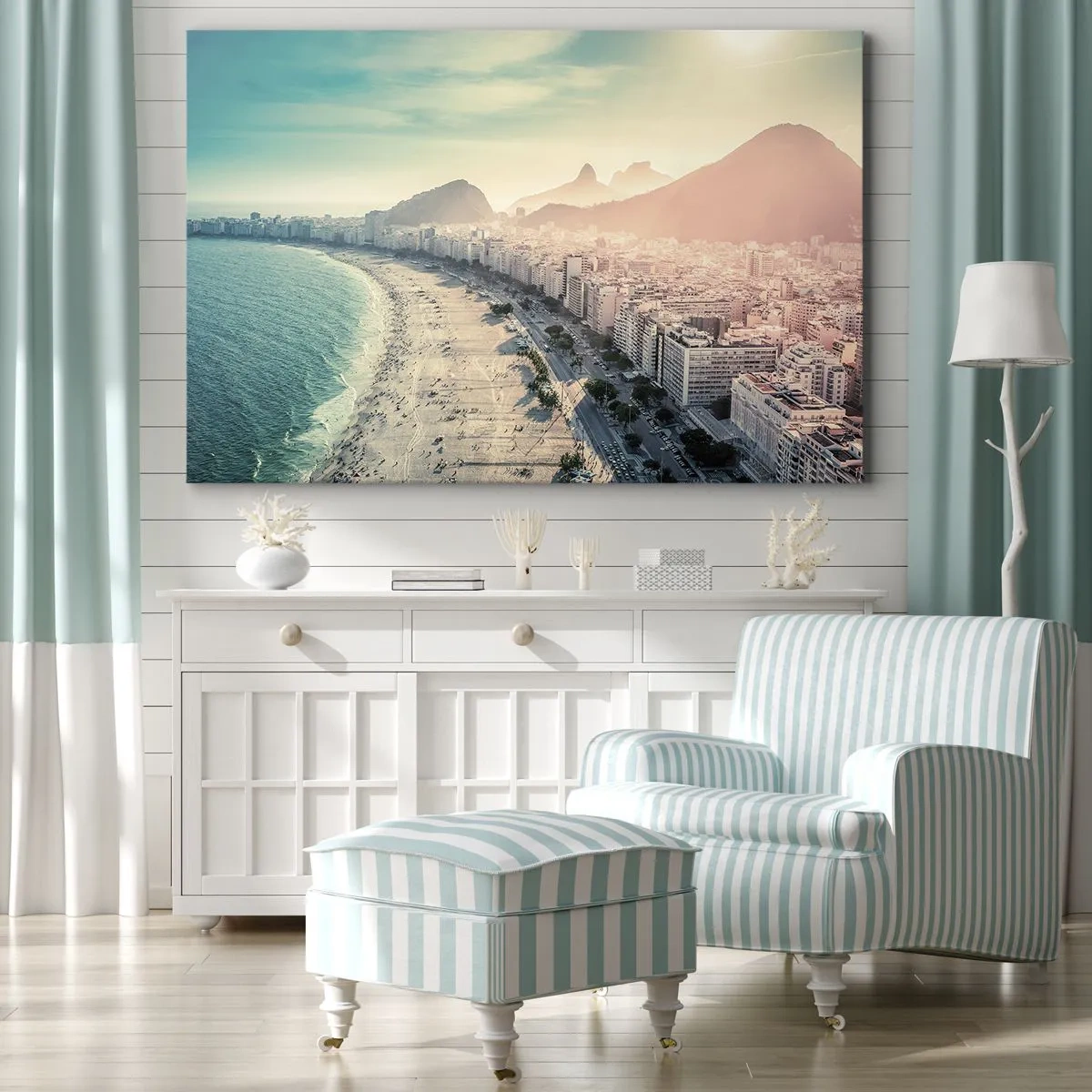Bild auf Leinwand - Leinwandbild - Panorama des Copacabana-Strandes mit Bergen im Hintergrund in Rio de Janeiro - 100x70cm - Ewiger Urlaub in Rio - Moderne Wanddekoration für Wohnzimmer und Schlafzimmer ARTTOR