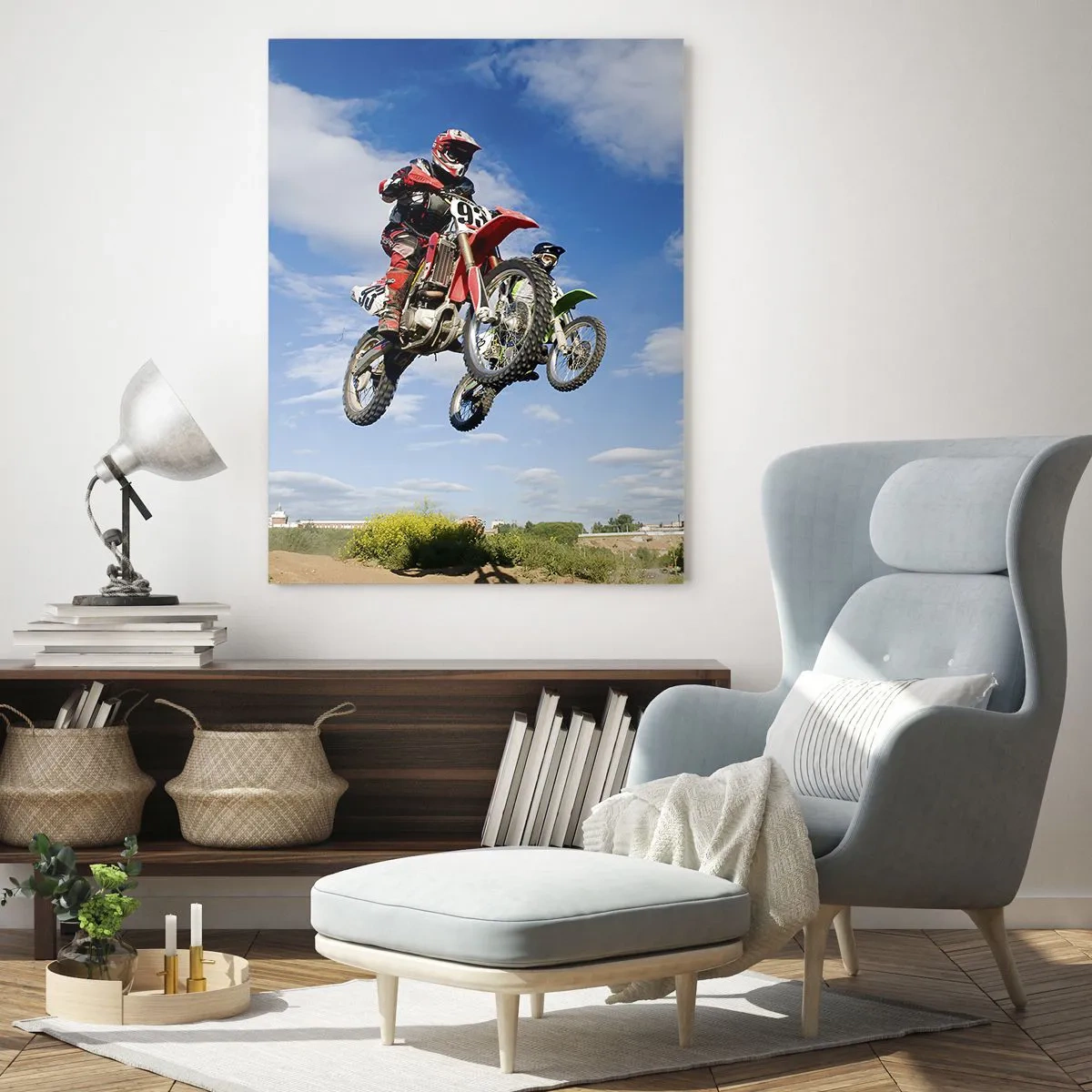 Glasbild - Bild auf glas - Ein Motorradrennfahrer im Flug vor blauem Himmel - 50x70cm - Himmelssprung - Moderne Wanddekoration für Wohnzimmer und Schlafzimmer ARTTOR