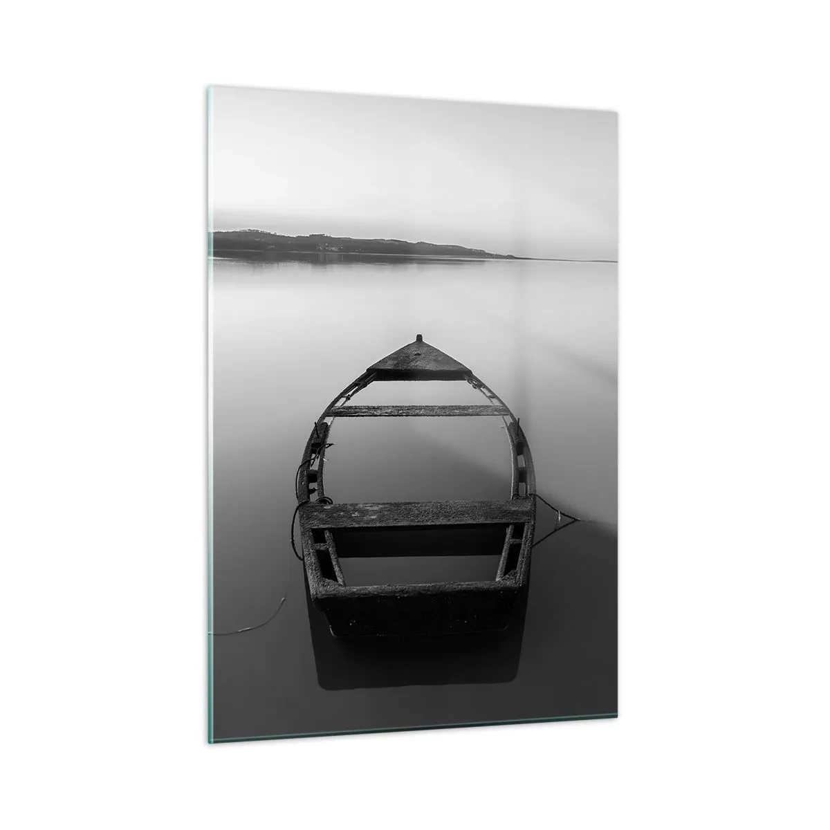 Glasbild - Bild auf glas - Ein altes Boot auf einer ruhigen Wasseroberfläche in Schwarz und Weiß - 50x70cm - Sehnsucht und Melancholie - Moderne Wanddekoration für Wohnzimmer und Schlafzimmer ARTTOR
