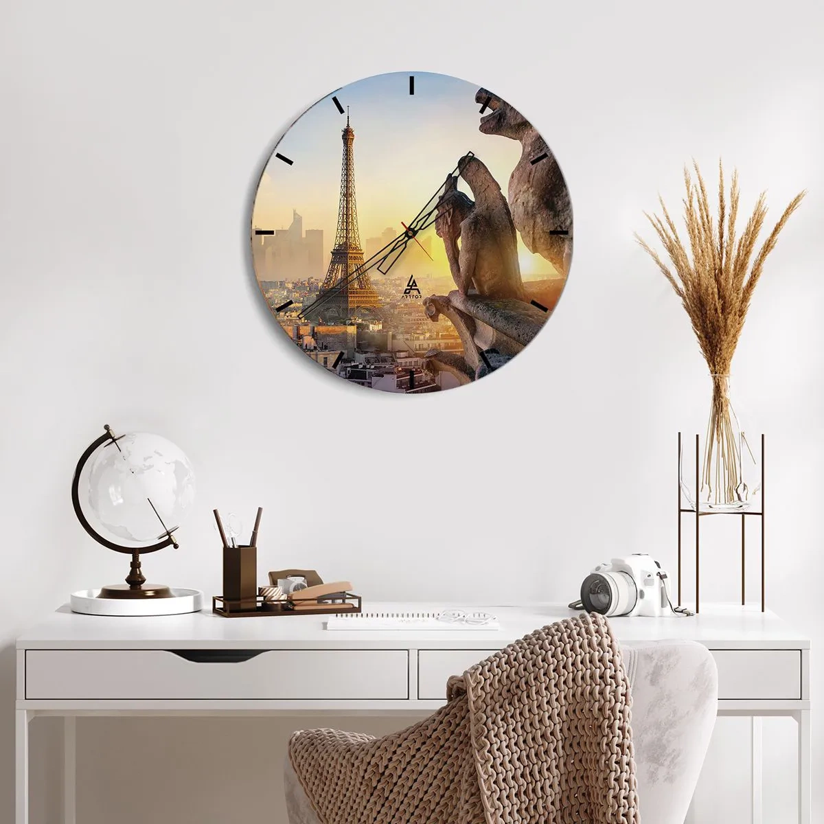 Wanduhr - Glasuhr - Panorama der Stadt bei Sonnenuntergang mit Blick auf den Turm und die Skulpturen - 30x30cm - Vieles hat sich geändert ... - Moderne Wanddekoration für Wohnzimmer, Küche und Schlafzimmer ARTTOR