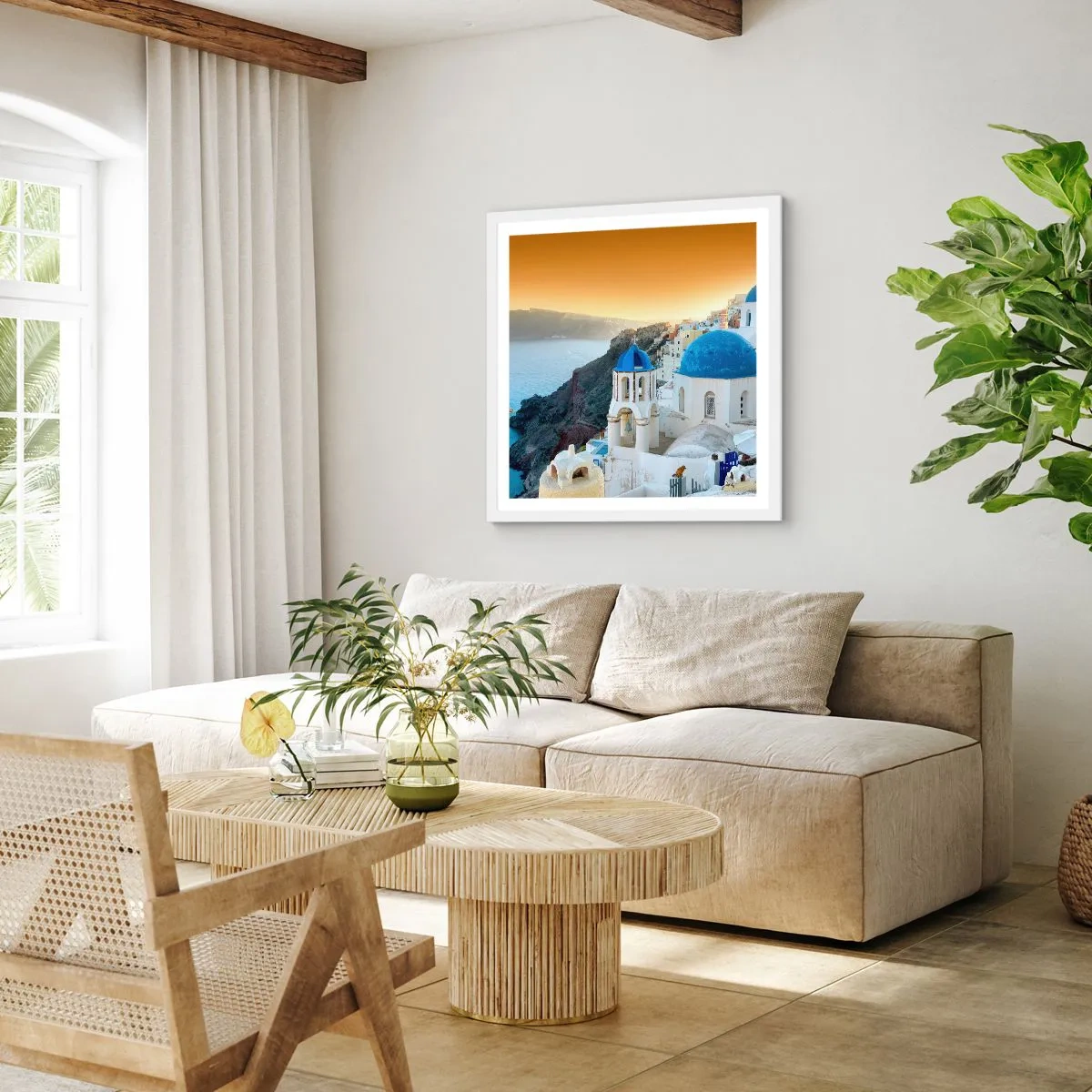 Poster in einem weißen Rahmen - Santorini - an die Felsen gekuschelt - 30x30 cm