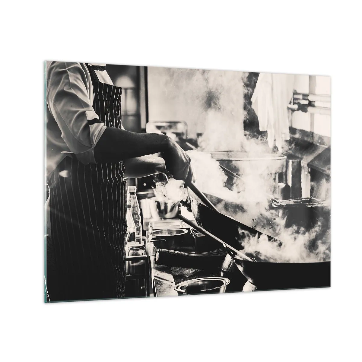 Glasbild - Bild auf glas - Ein Koch in Aktion mit einer Bratpfanne in einer dampfenden Küche - 70x50cm - Alchemie der Aromen - Moderne Wanddekoration für Wohnzimmer und Schlafzimmer ARTTOR