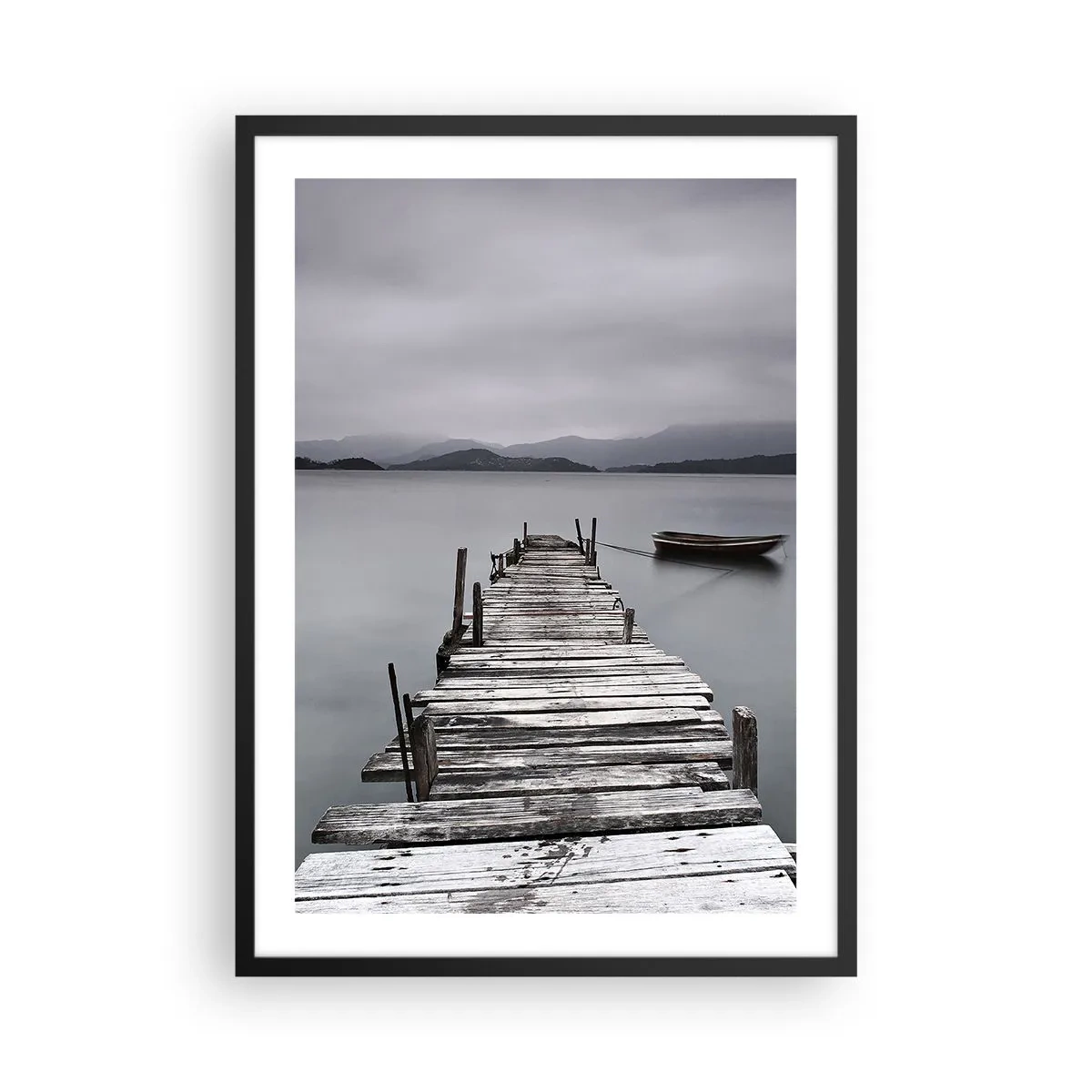 Poster in einem schwarzem Rahmen - Ein alter Pier mit einem Boot auf ruhigem Wasser - 50x70cm - Du kannst morgen gehen - Moderne Wanddekoration für Wohnzimmer und Schlafzimmer ARTTOR