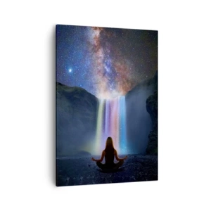 Bild auf Leinwand - Leinwandbild - Meditation vor einem Wasserfall inmitten der Sterne - 50x70cm - Absolute Harmonie - Moderne Wanddekoration für Wohnzimmer und Schlafzimmer ARTTOR
