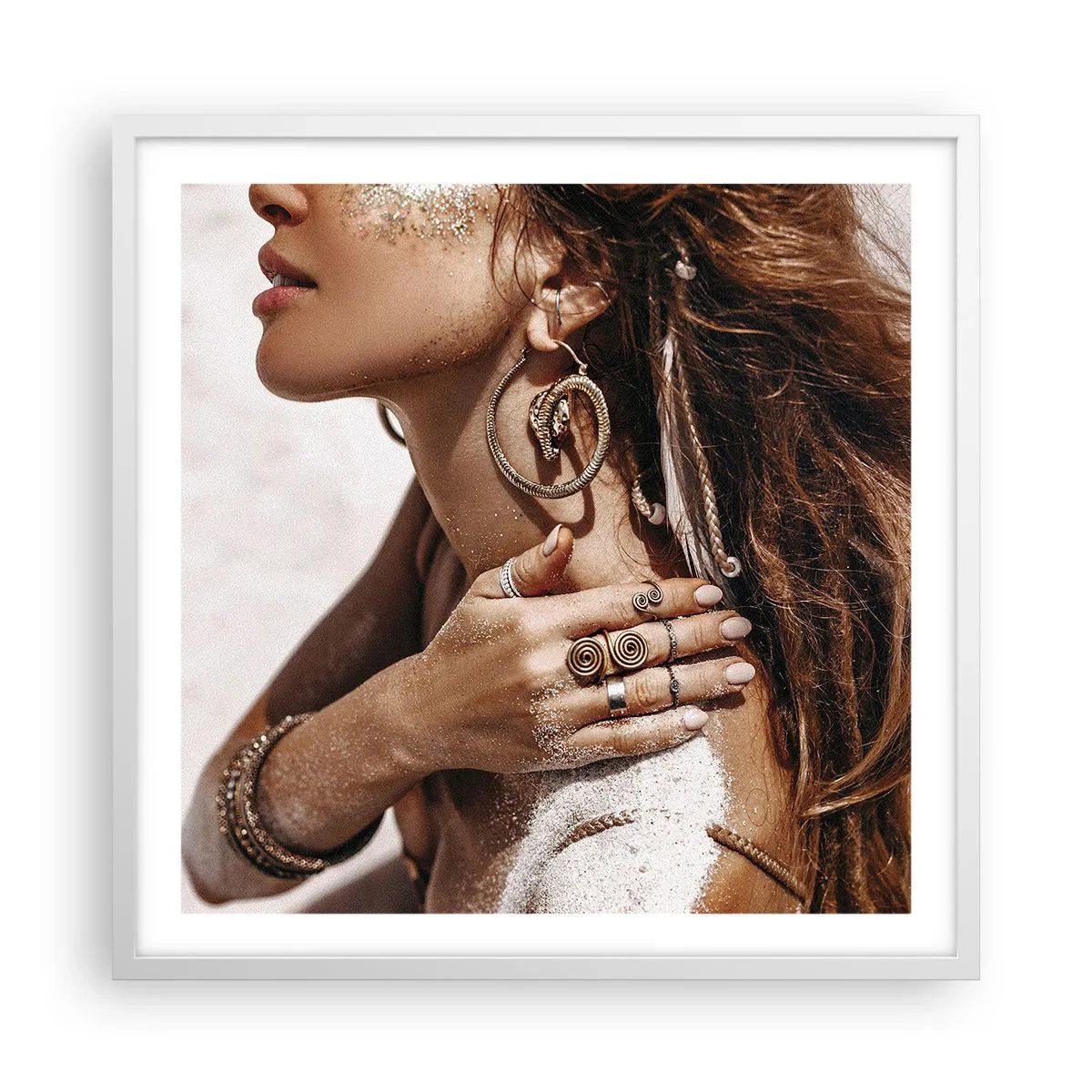 Poster in einem weißen Rahmen - Königin des wilden Strandes - 60x60 cm